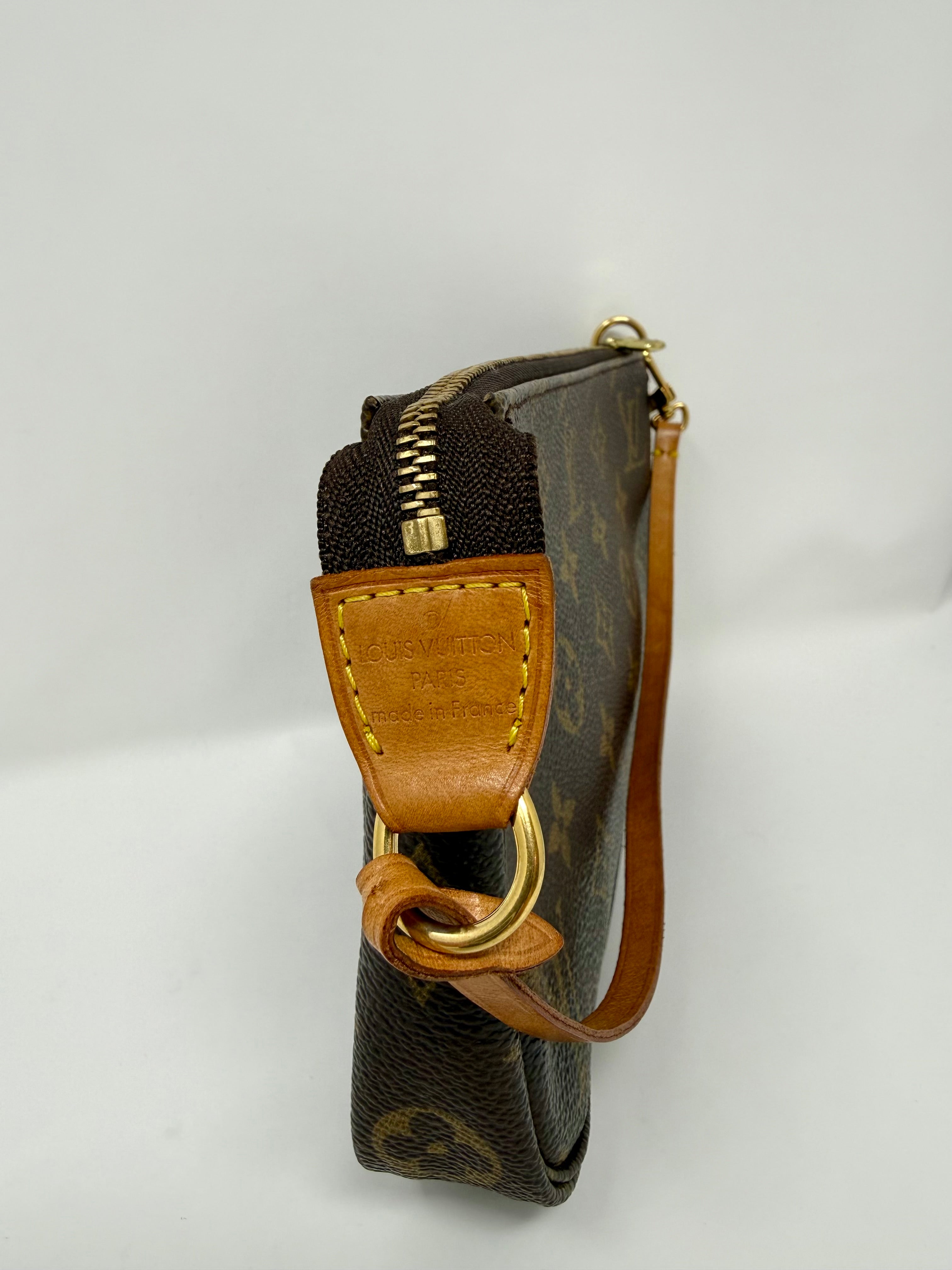 Louis Vuitton Pochette Accessoires Monogram Canvas Shoulder Bag | VI1001 | Year 2001