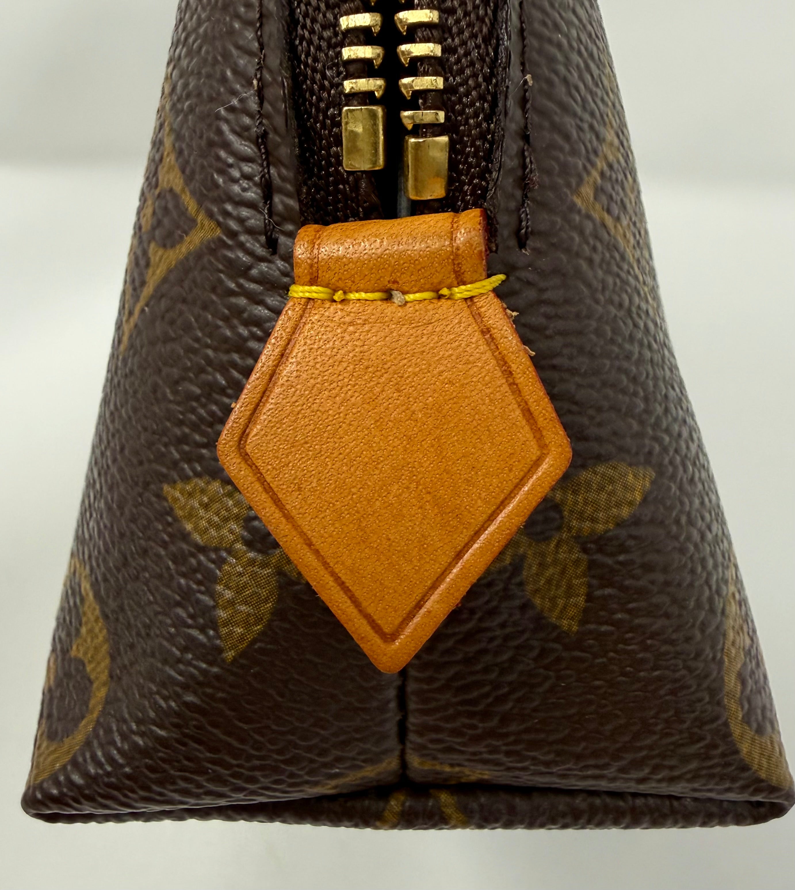 Louis Vuitton Monogram Cosmetic Pouch PM | CA0045 | 2005