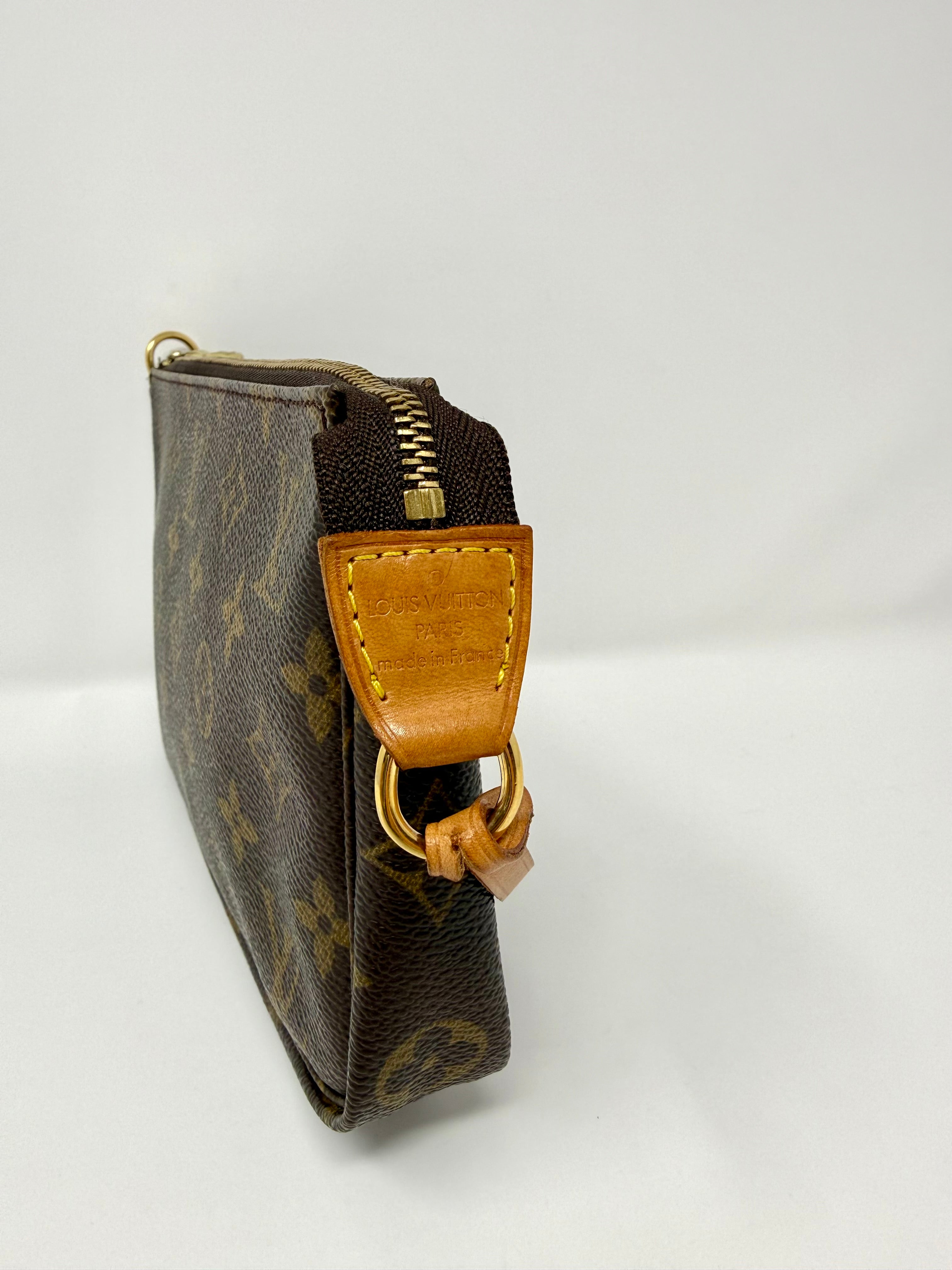 Louis Vuitton Pochette Accessoires Monogram Canvas Shoulder Bag | VI1001 | Year 2001