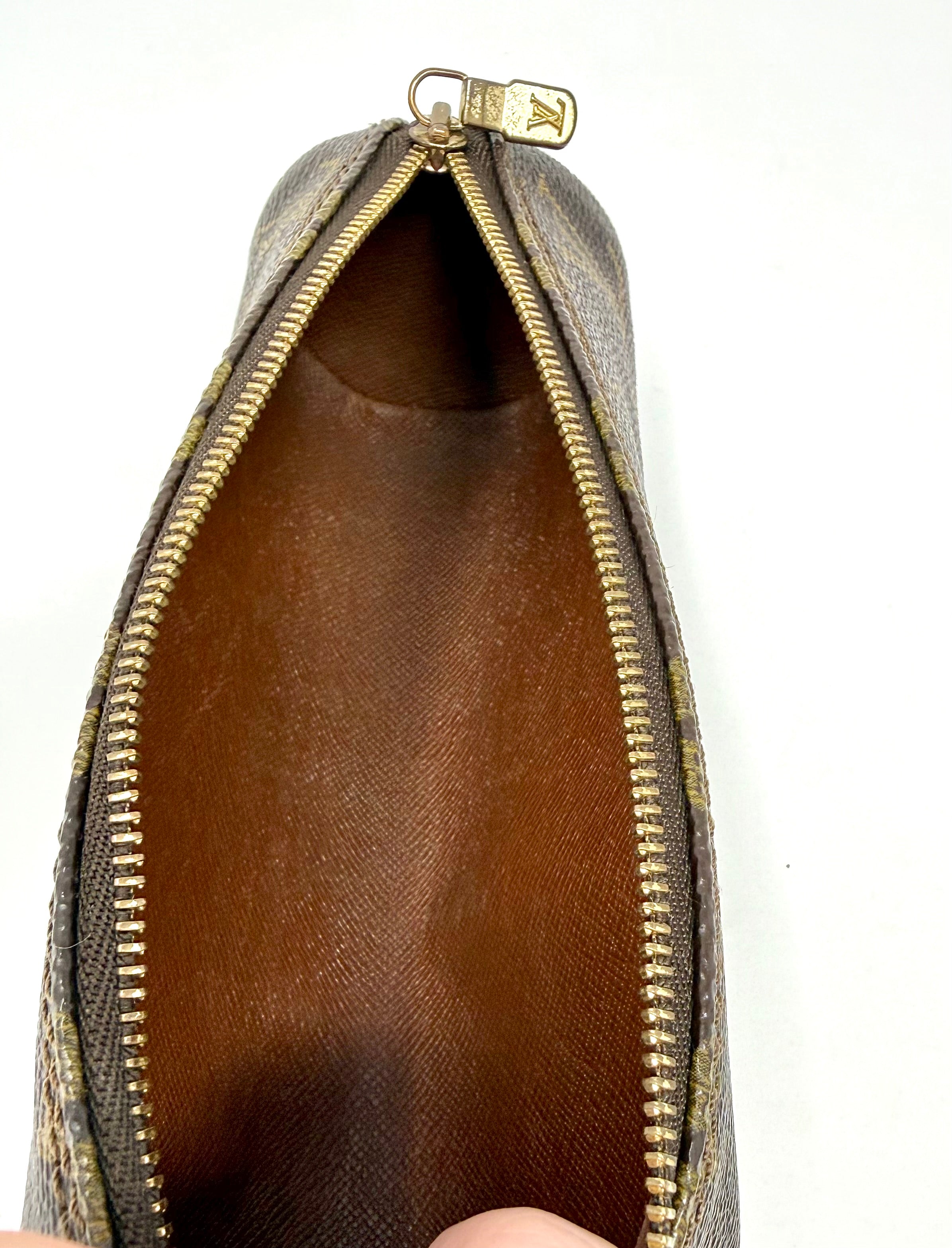 Louis Vuitton Trousse Ronde 20 Monogram Pouch, Vintage 1991 | RA0921