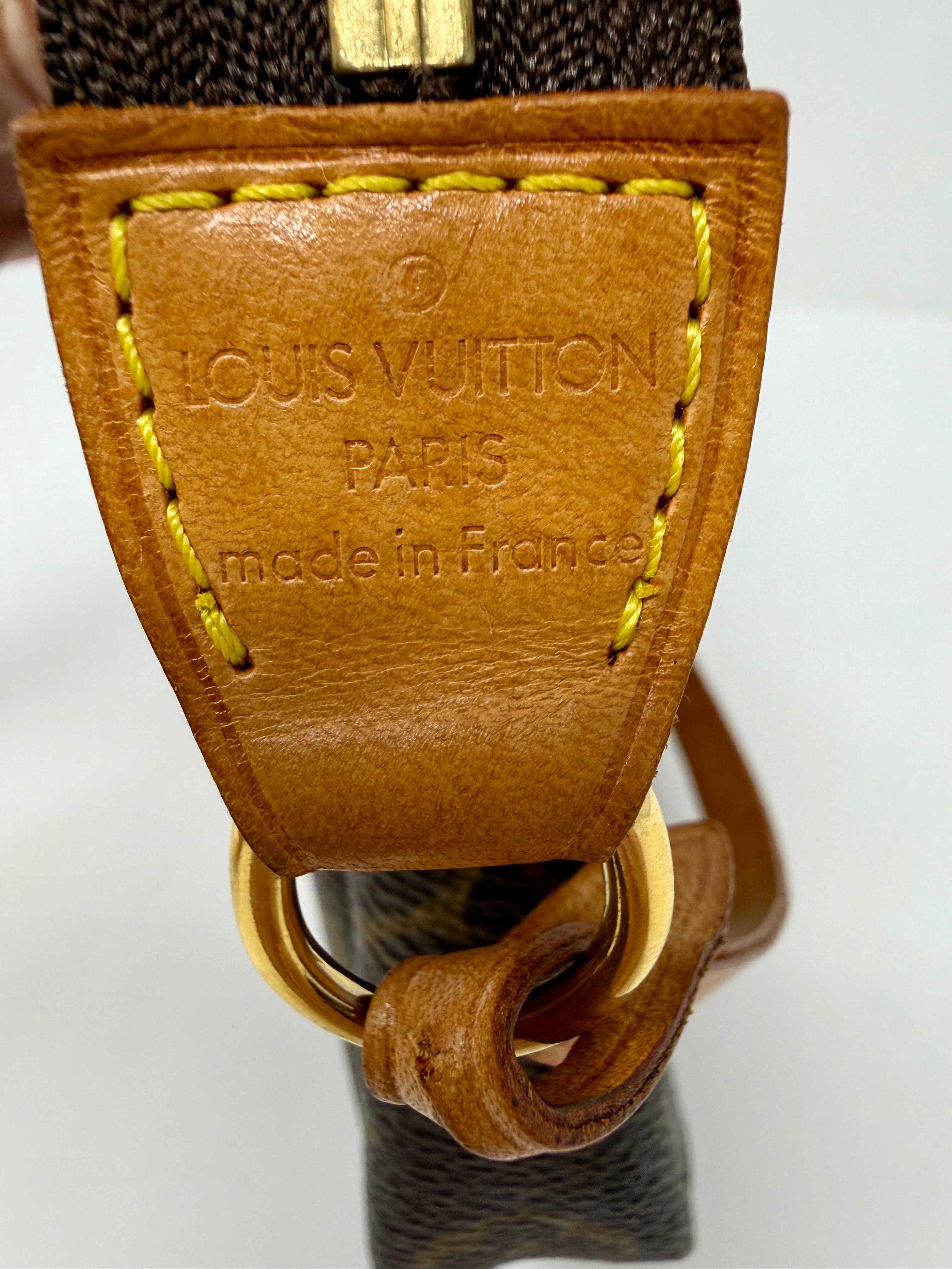 Louis Vuitton Pochette Accessoires Monogram Canvas Shoulder Bag | VI1001 | Year 2001
