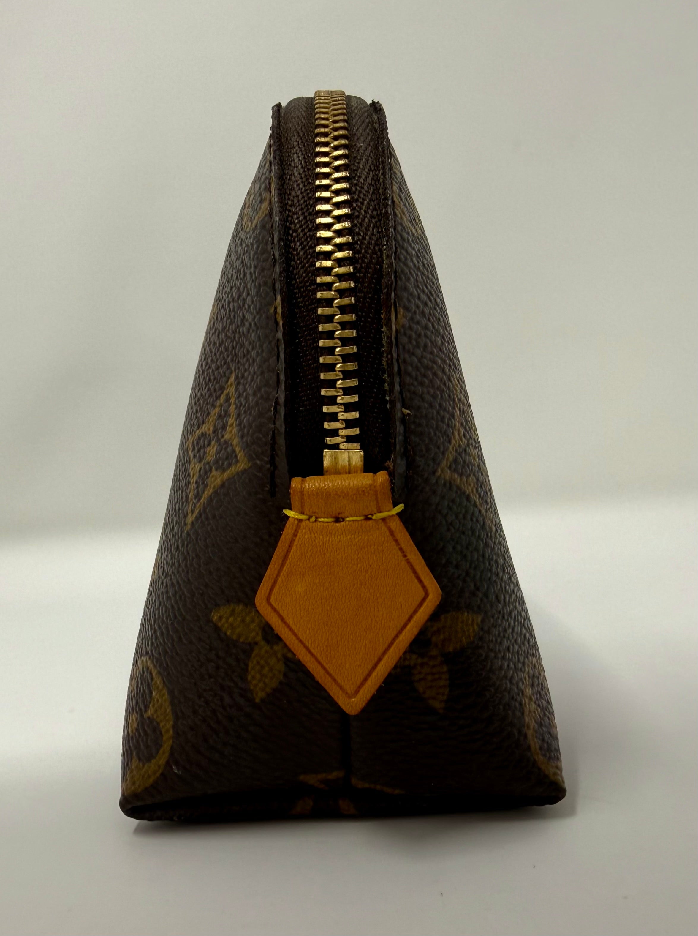 Louis Vuitton Monogram Cosmetic Pouch PM | CA0045 | 2005