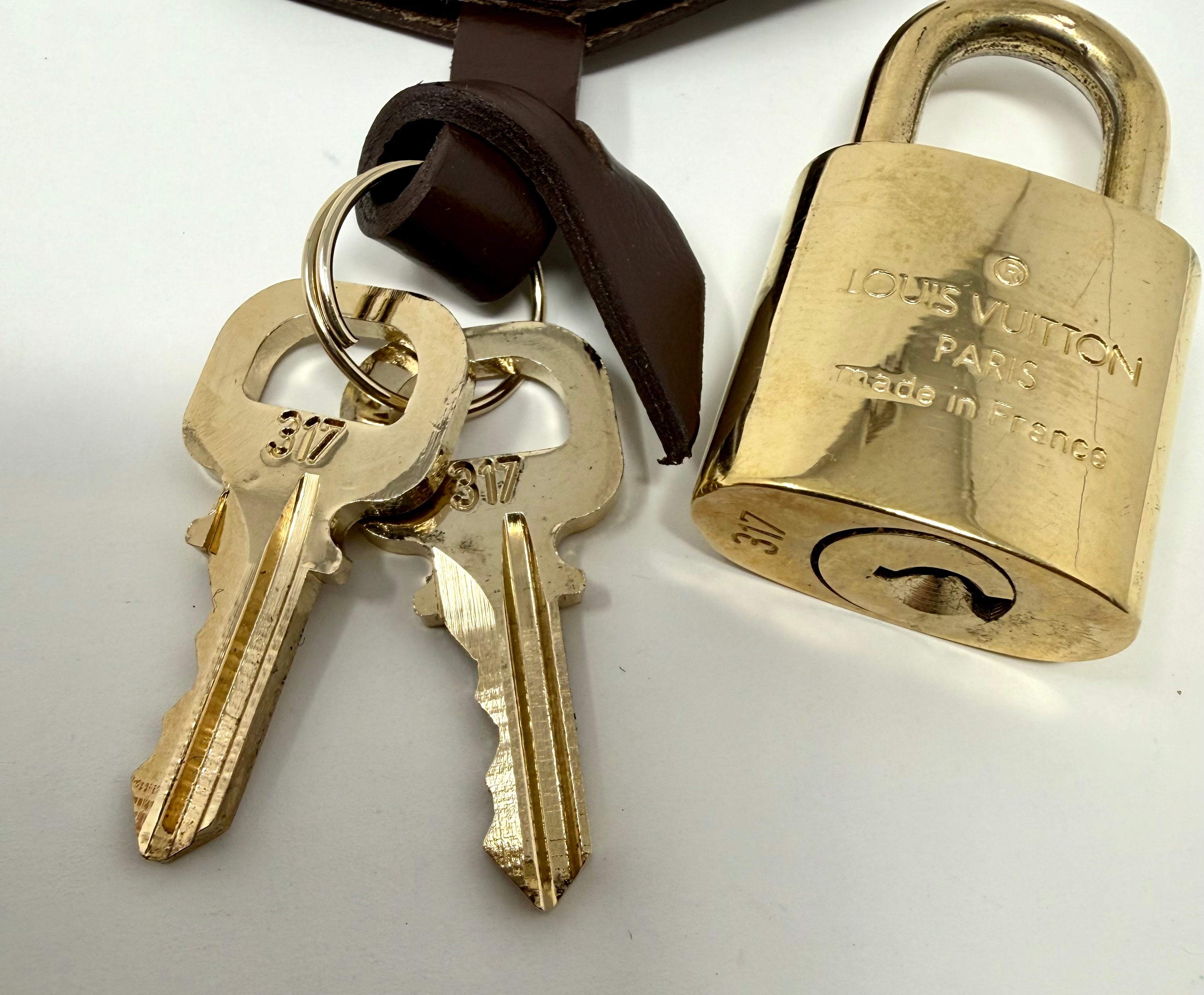 Louis Vuitton Ebene Clochette, Lock & Key Set – Lock #317, Excellent Condition
