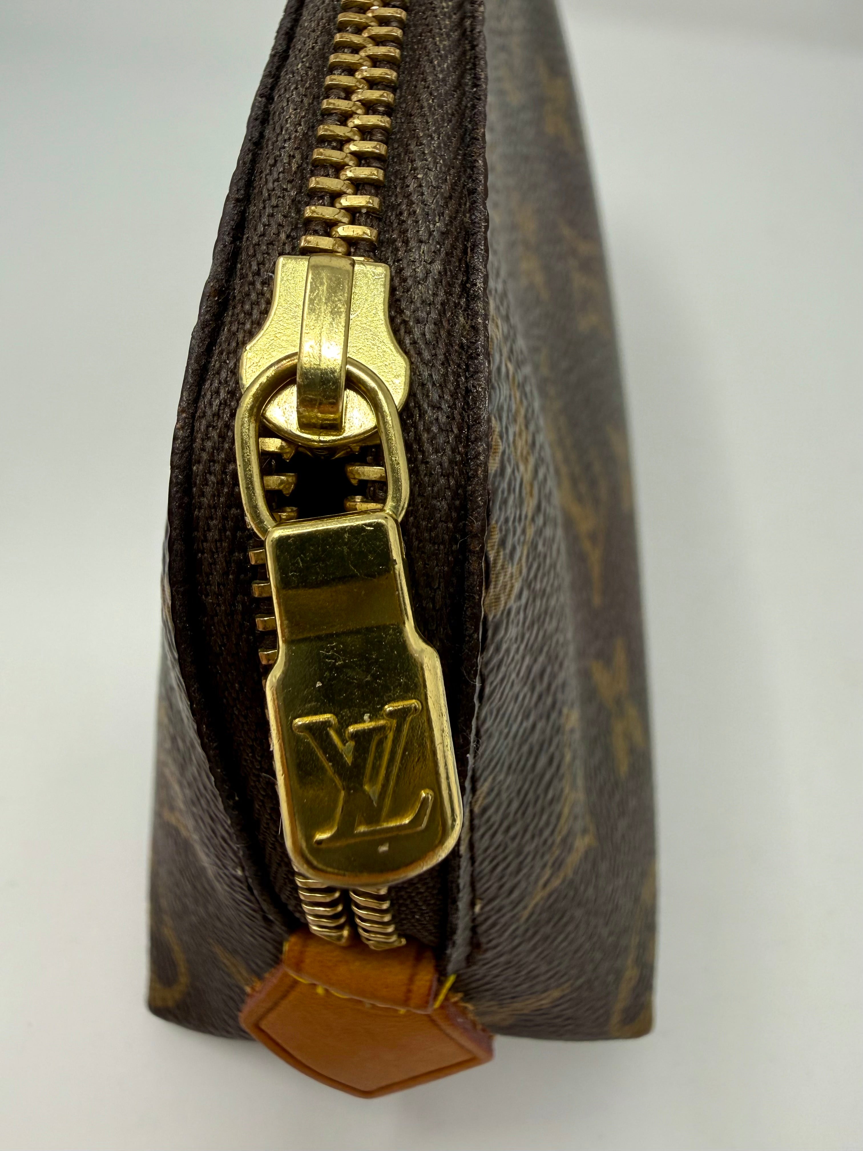 Louis Vuitton Monogram Cosmetic Pouch PM | CA0045 | 2005