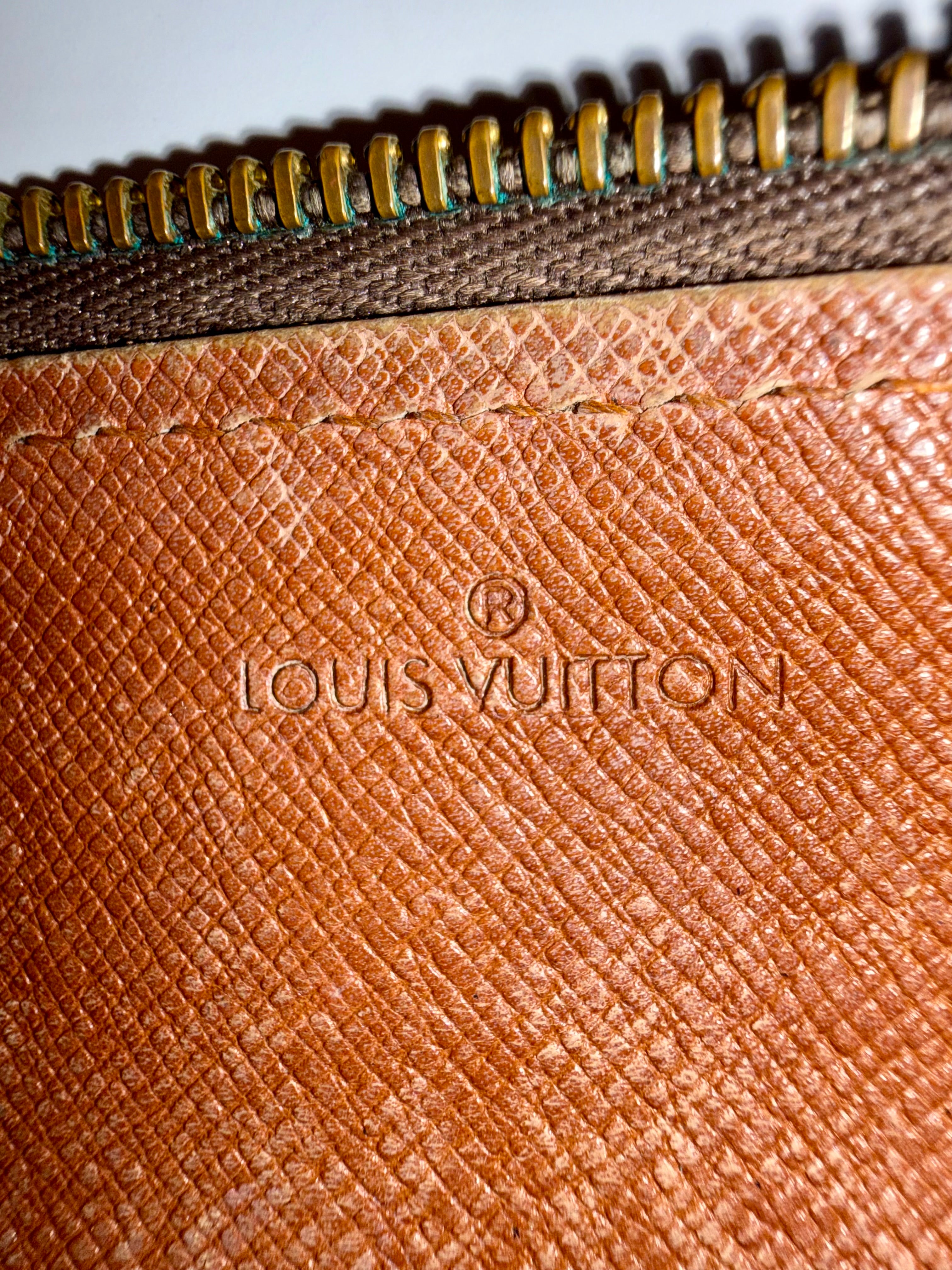 Louis Vuitton Vintage Monogram Trousse Ronde 20 Cosmetic Pouch – 1990 (RA0940)