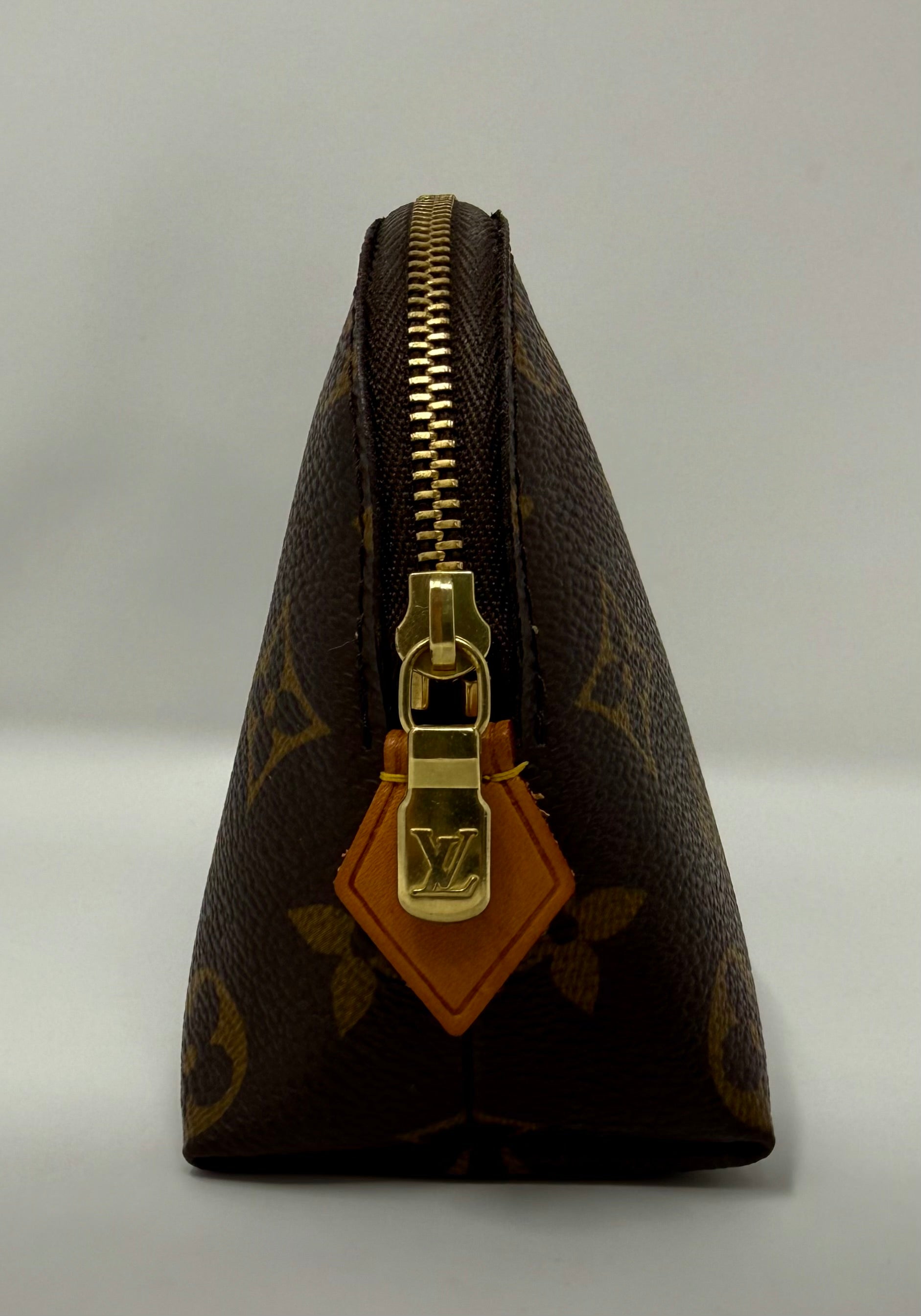 Louis Vuitton Monogram Cosmetic Pouch PM | CA0045 | 2005