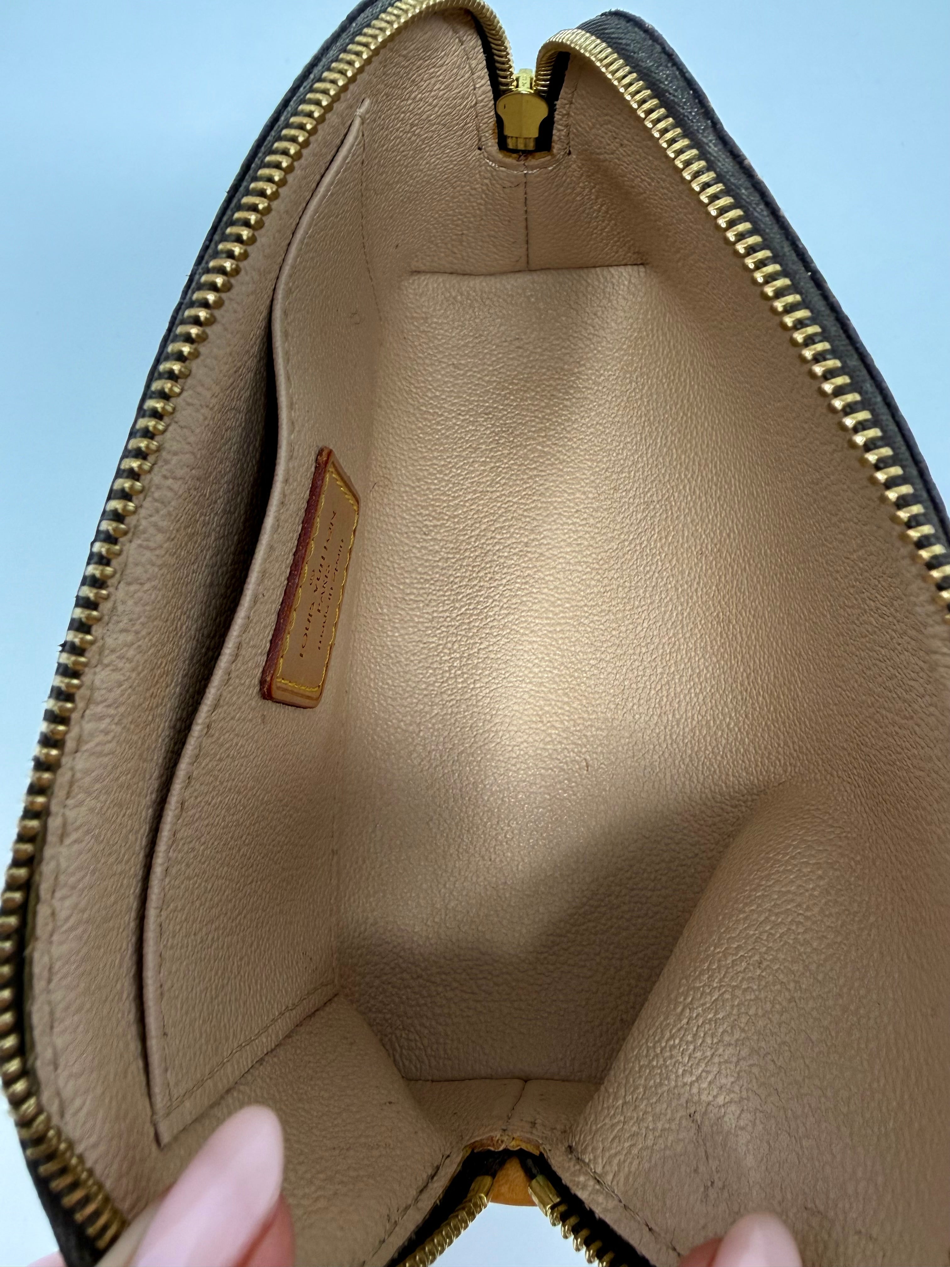 Louis Vuitton Monogram Cosmetic Pouch PM | CA0045 | 2005