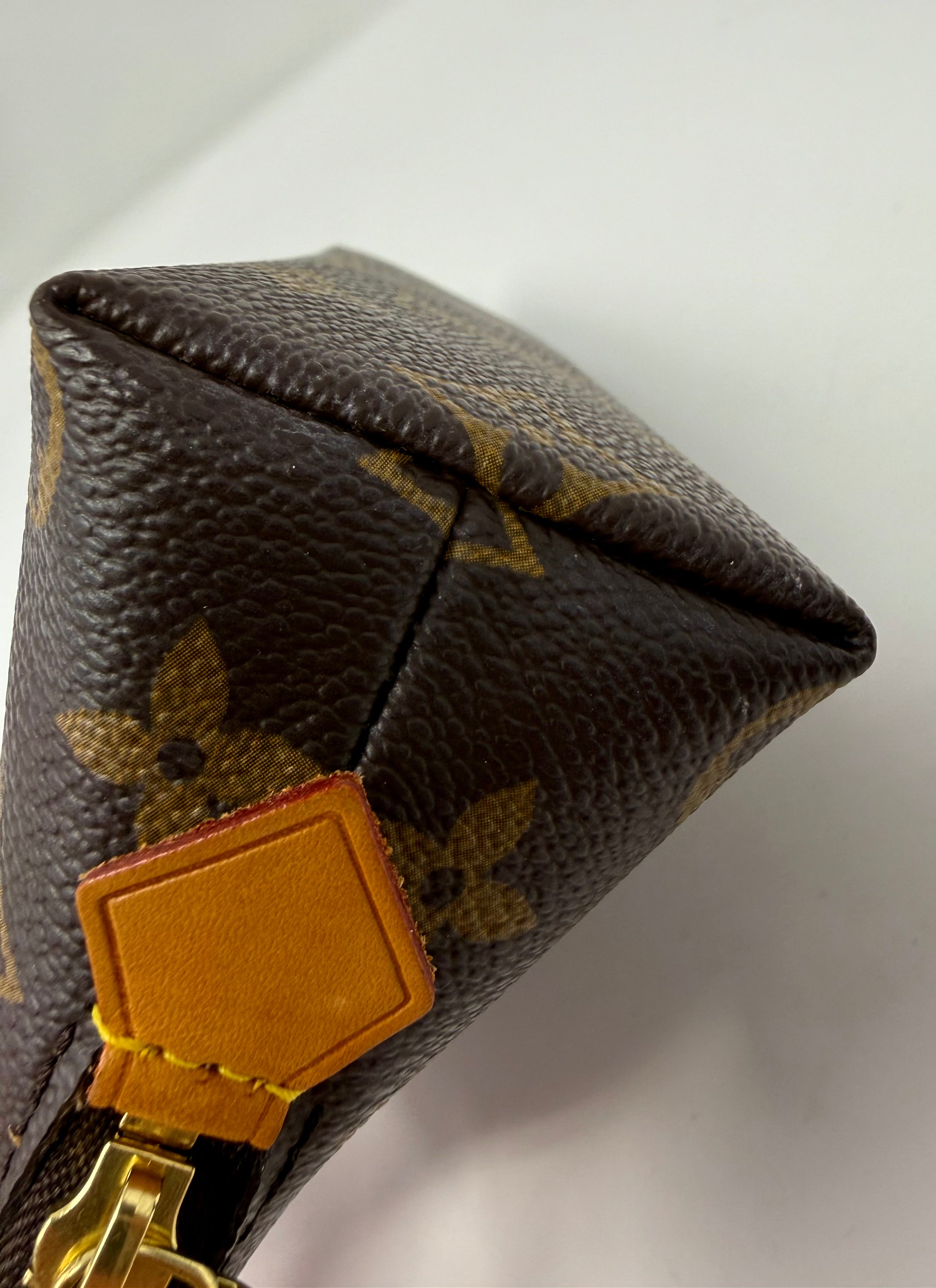 Louis Vuitton Monogram Cosmetic Pouch PM | CA0045 | 2005