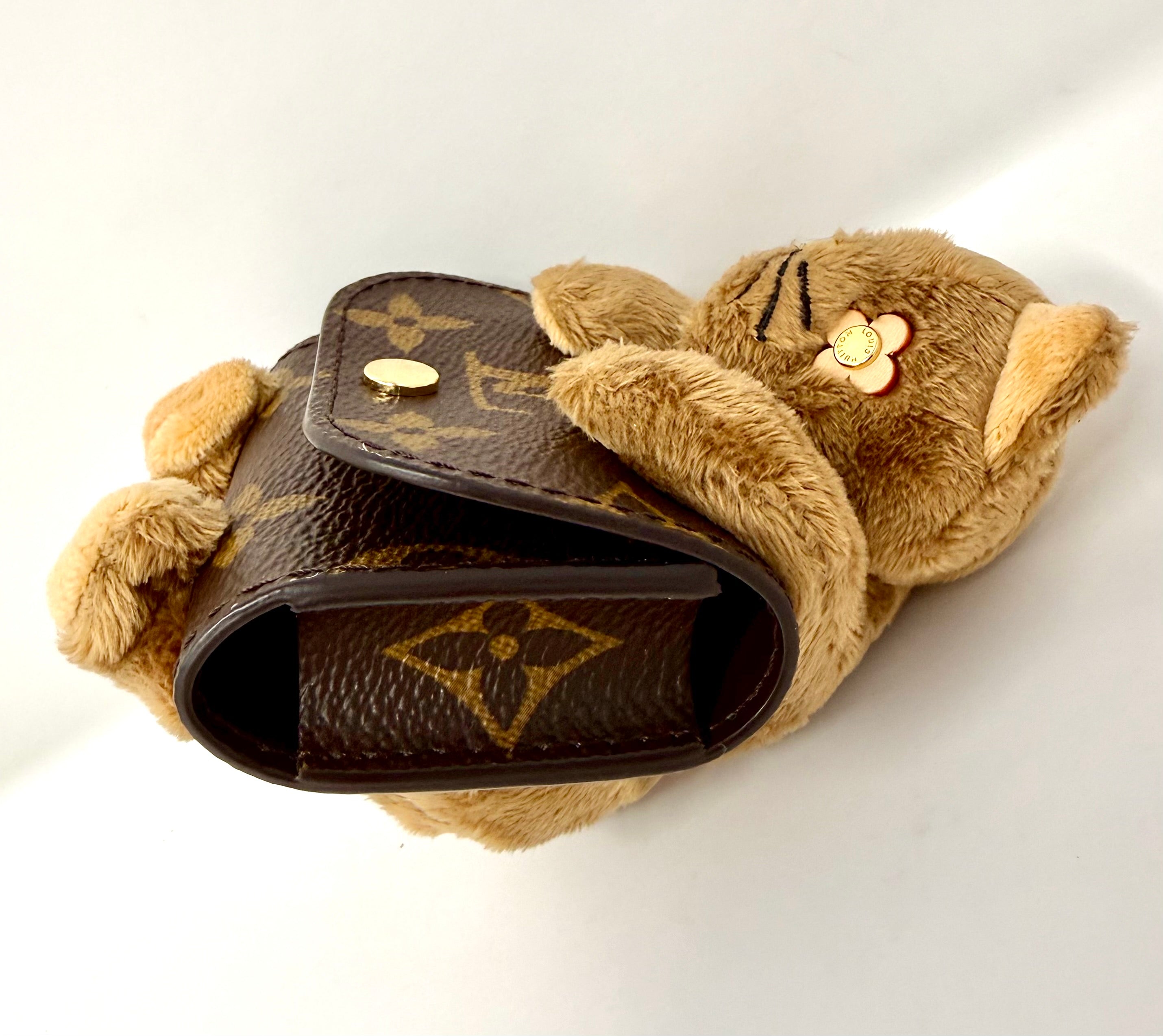 Louis Vuitton LV Cute Cat Pouch Earphone Case – Monogram M03748, Like New