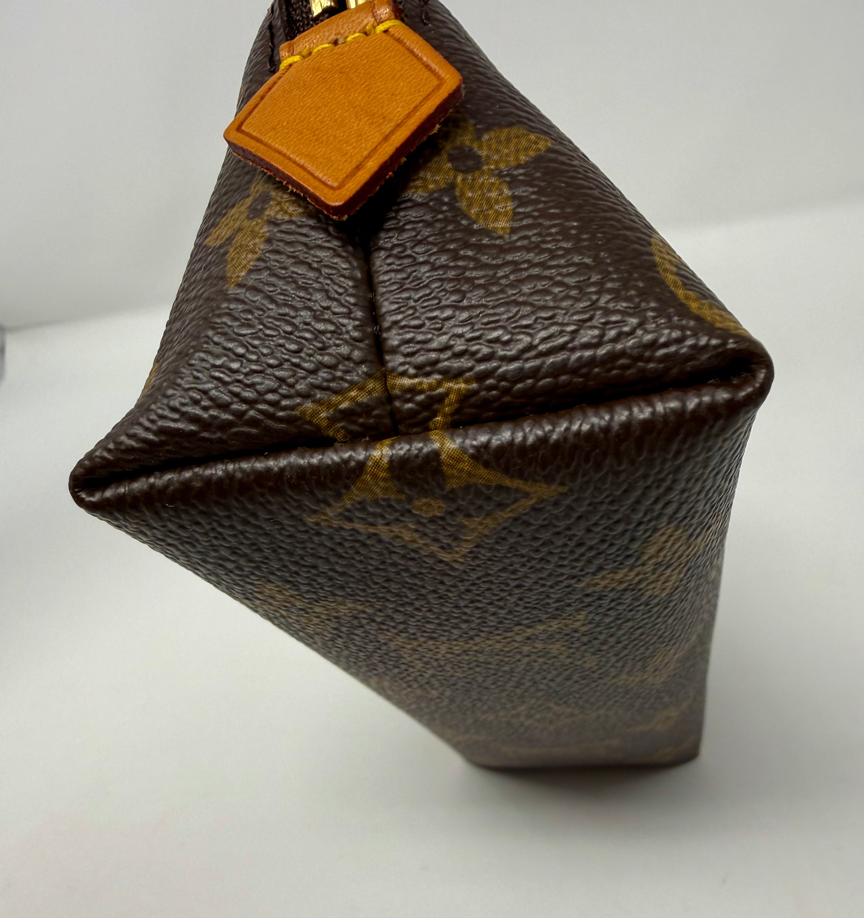 Louis Vuitton Monogram Cosmetic Pouch PM | CA0045 | 2005