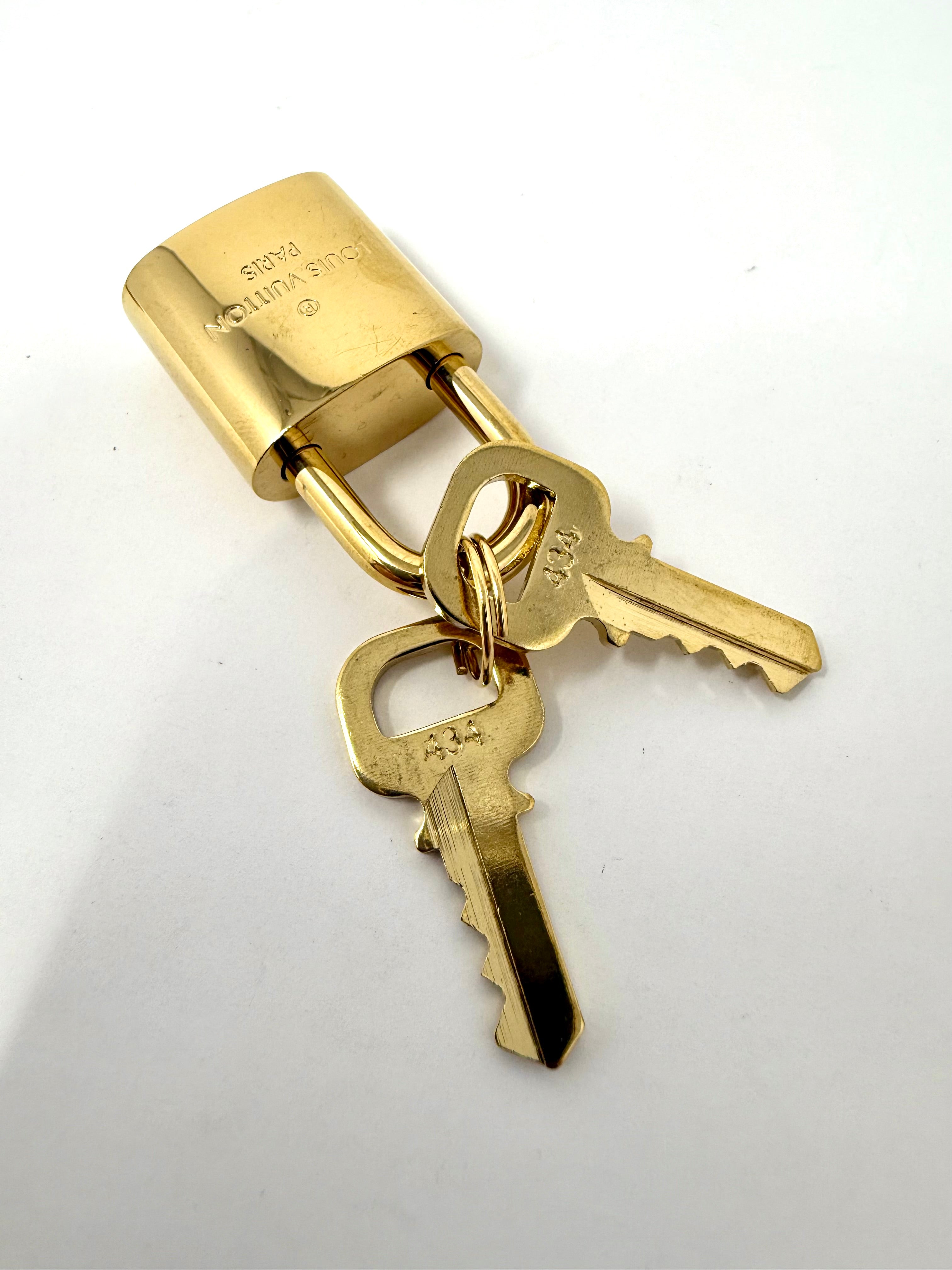 Louis Vuitton Brass Padlock & Two Key Set – Lock #434