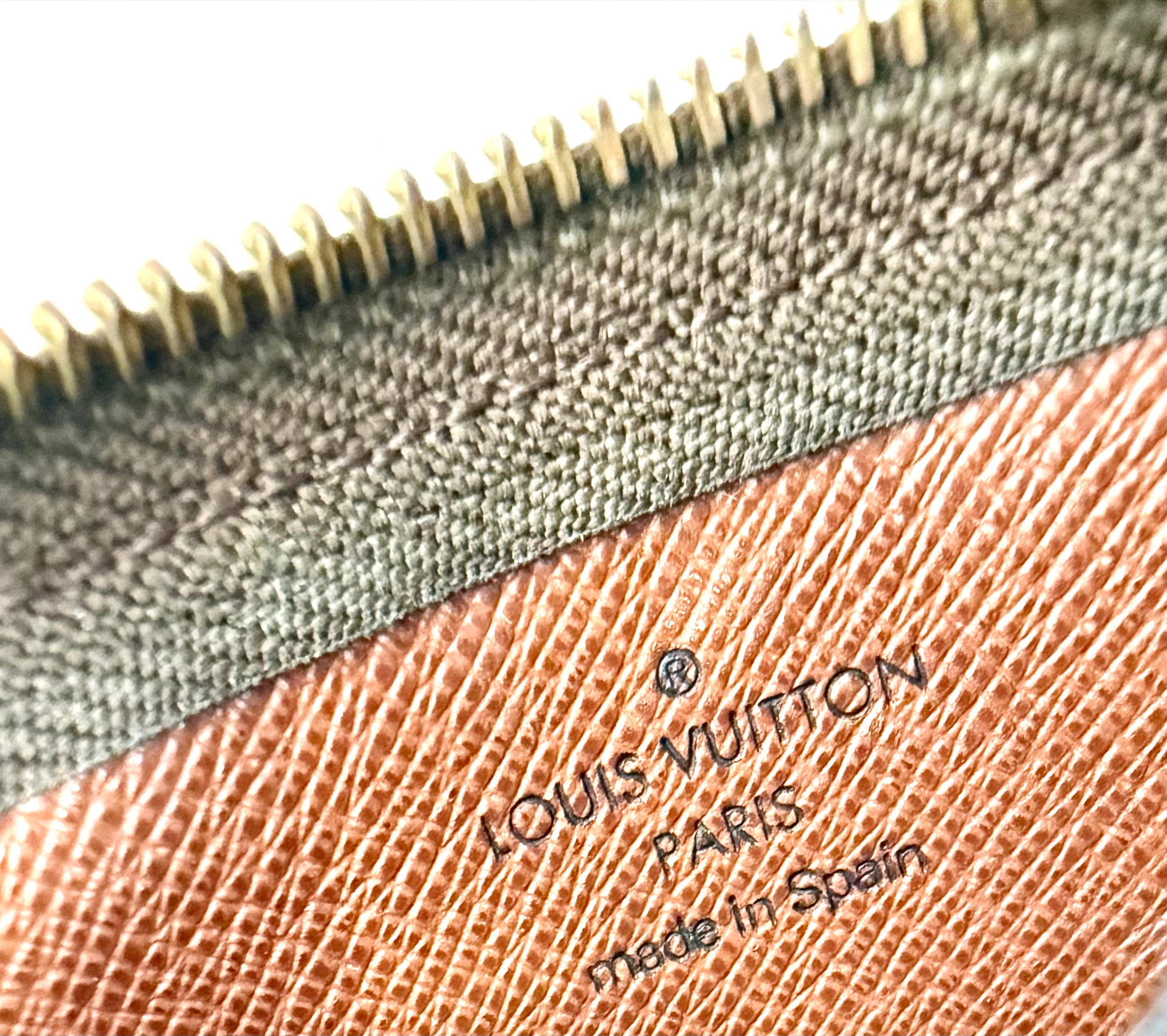 Louis Vuitton Monogram Key Pouch / Pochette Clés, CA2088 (2008)