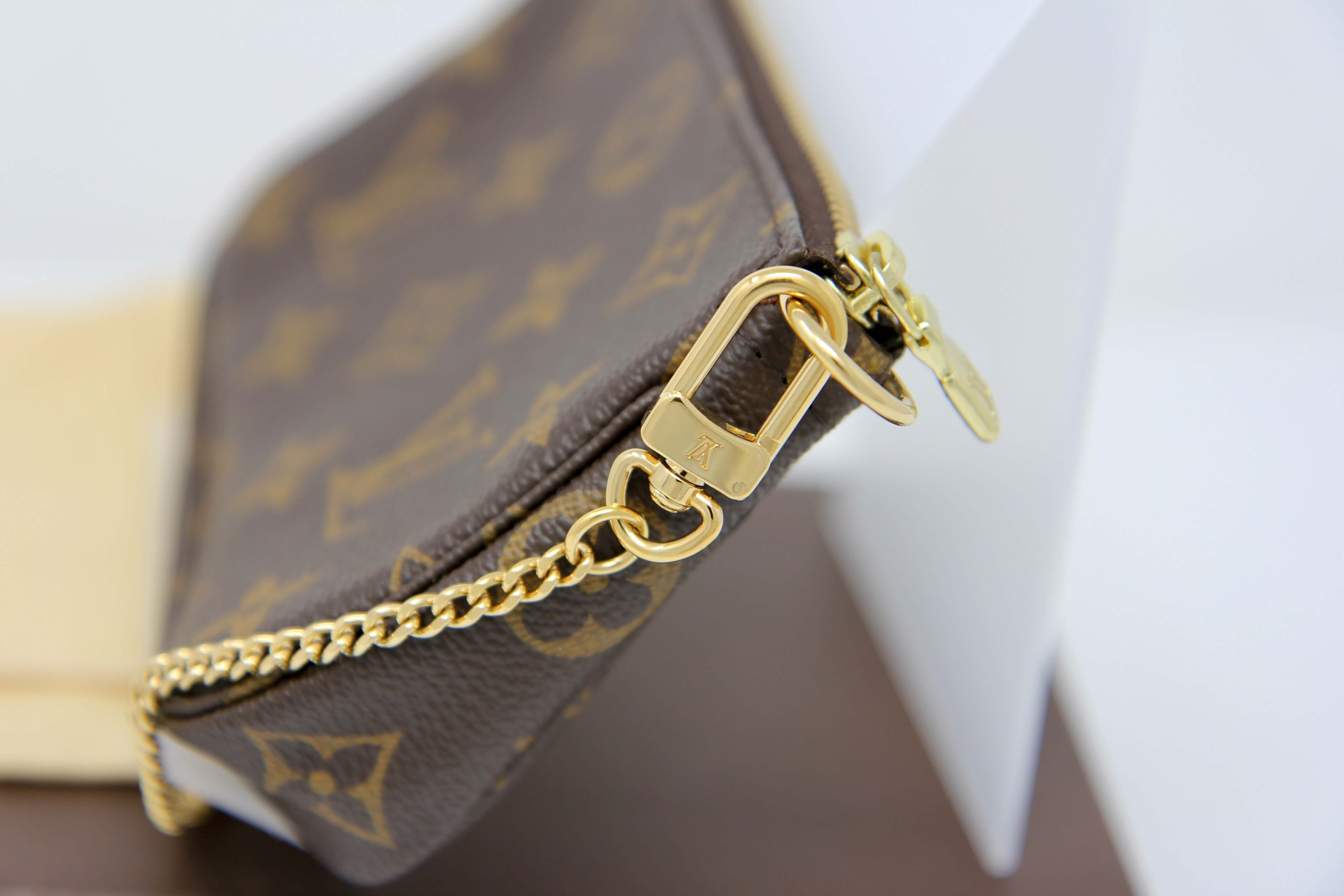 Louis Vuitton - Mini Pochette Accessoires