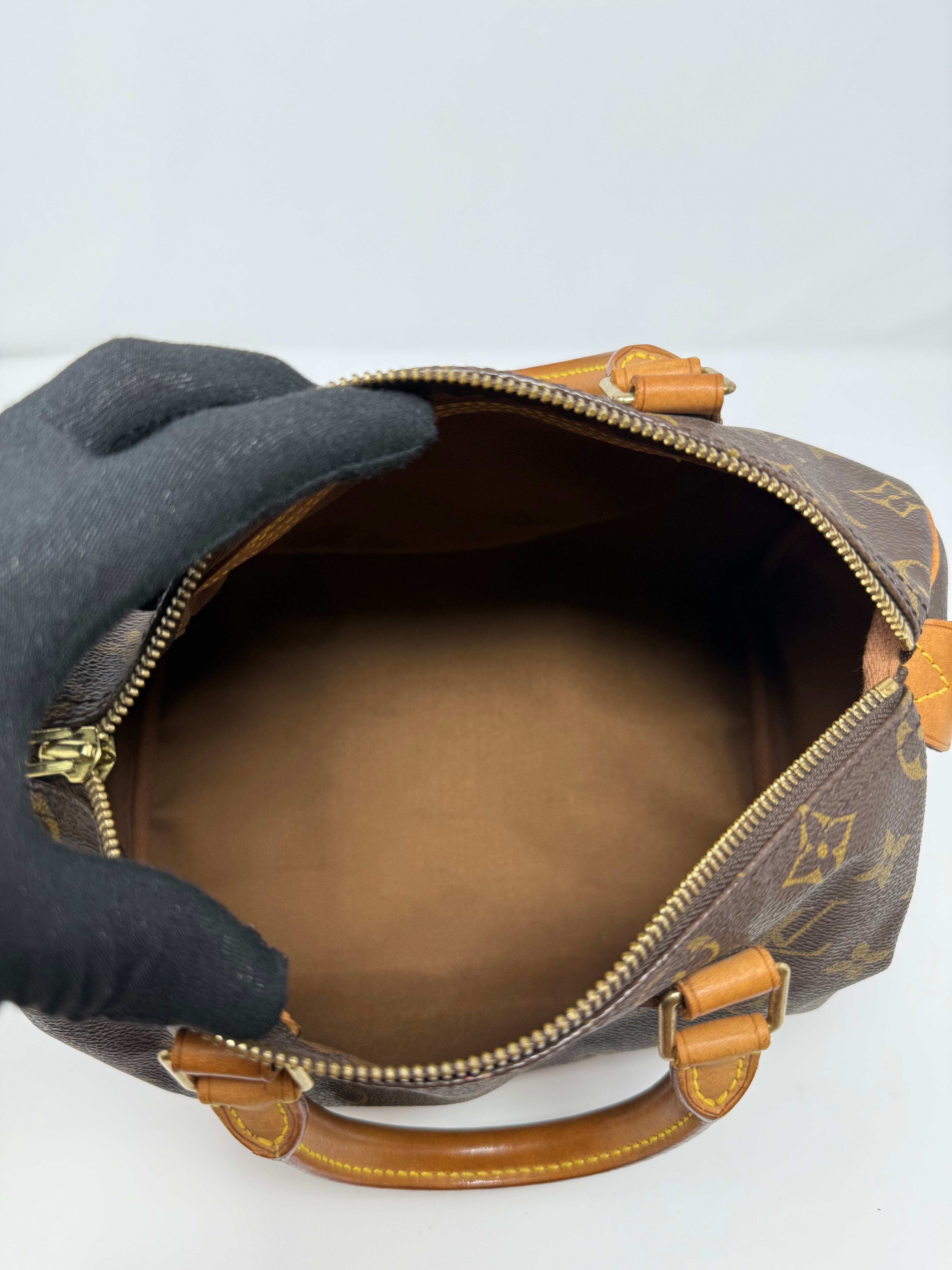 Louis Vuitton Speedy 25 ( Vintage 2001) – Classic Monogram