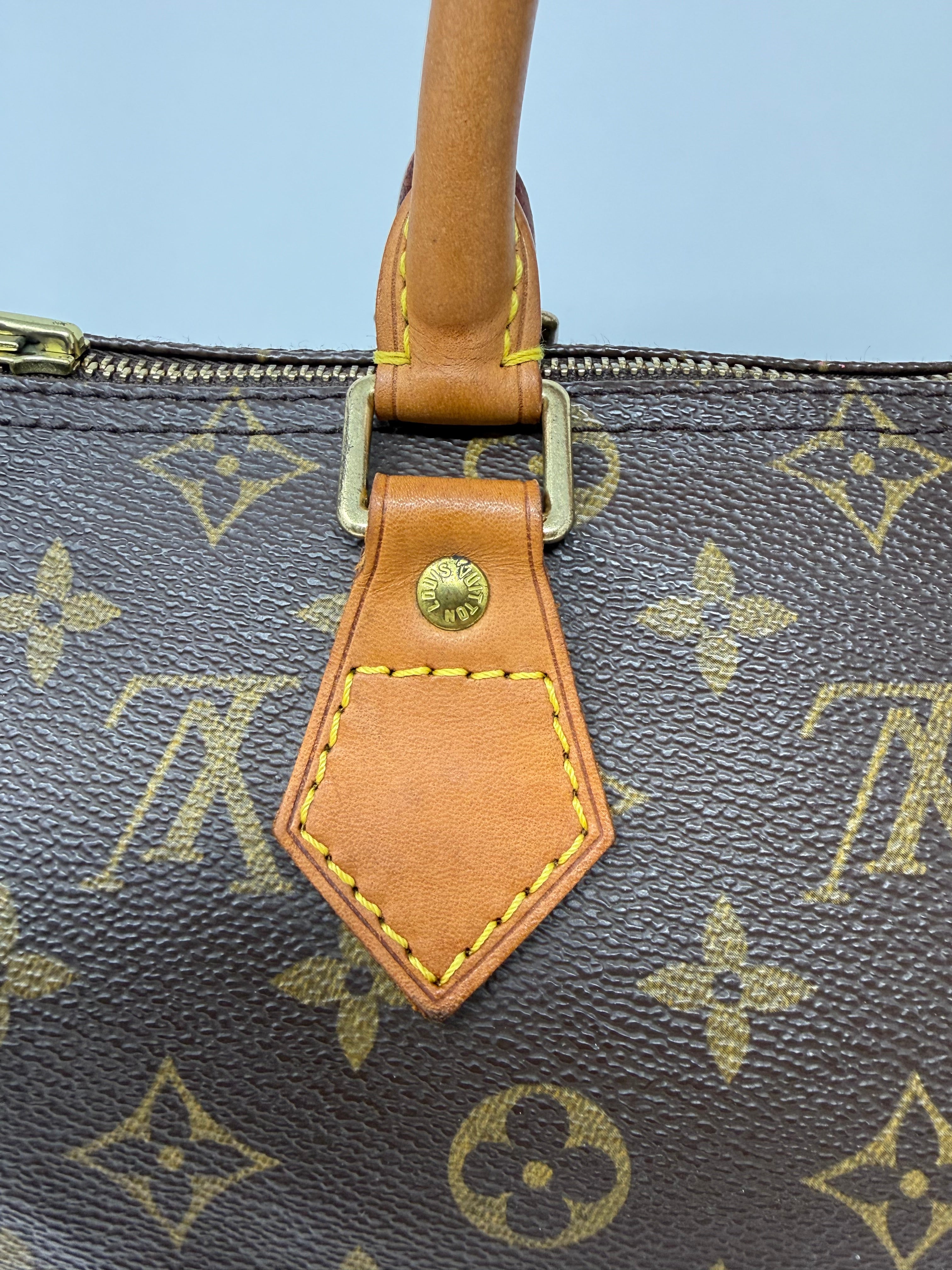 Louis Vuitton Speedy 25 ( Vintage 2001) – Classic Monogram