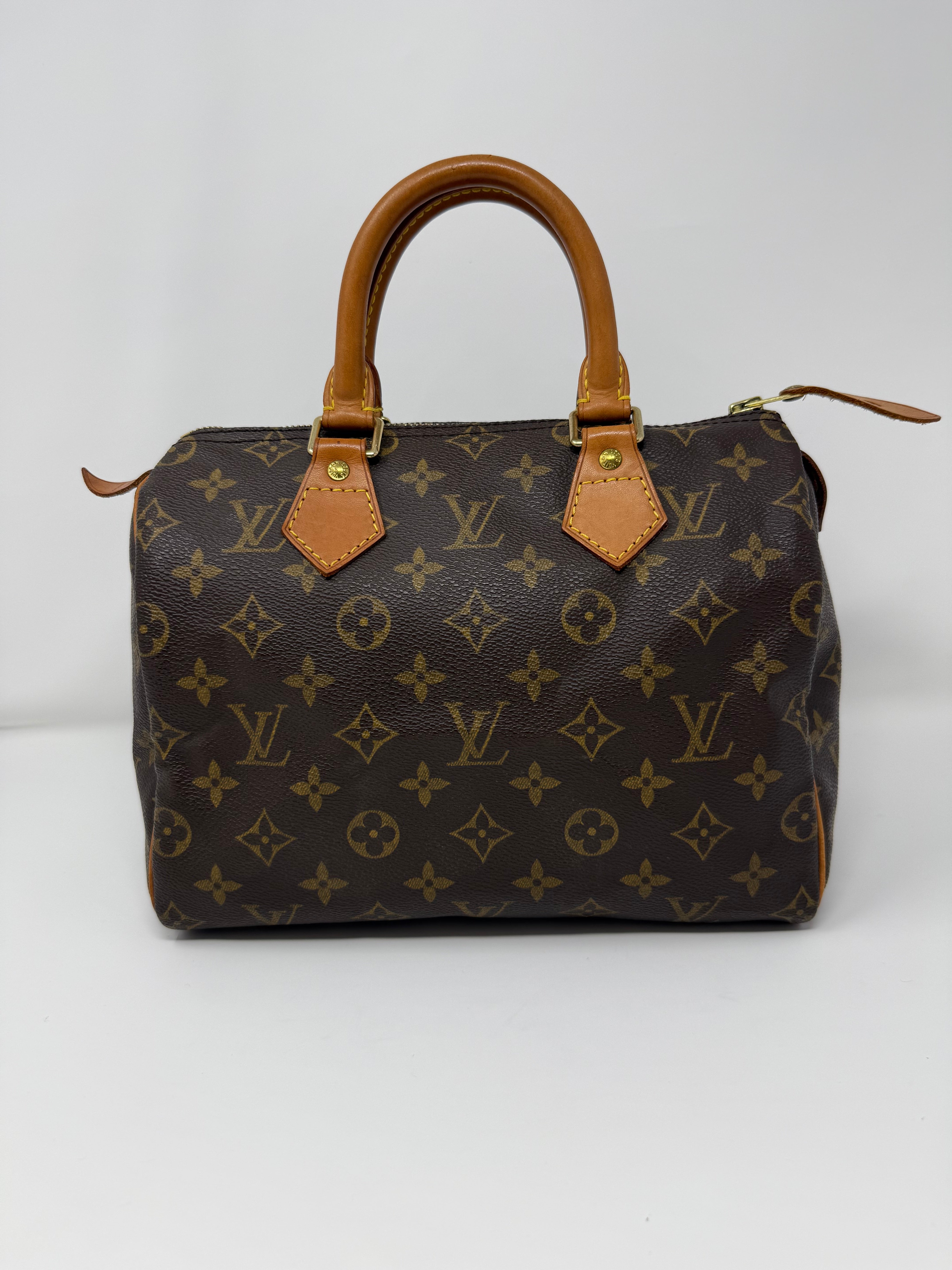 Louis Vuitton Speedy 25 ( Vintage 2001) – Classic Monogram