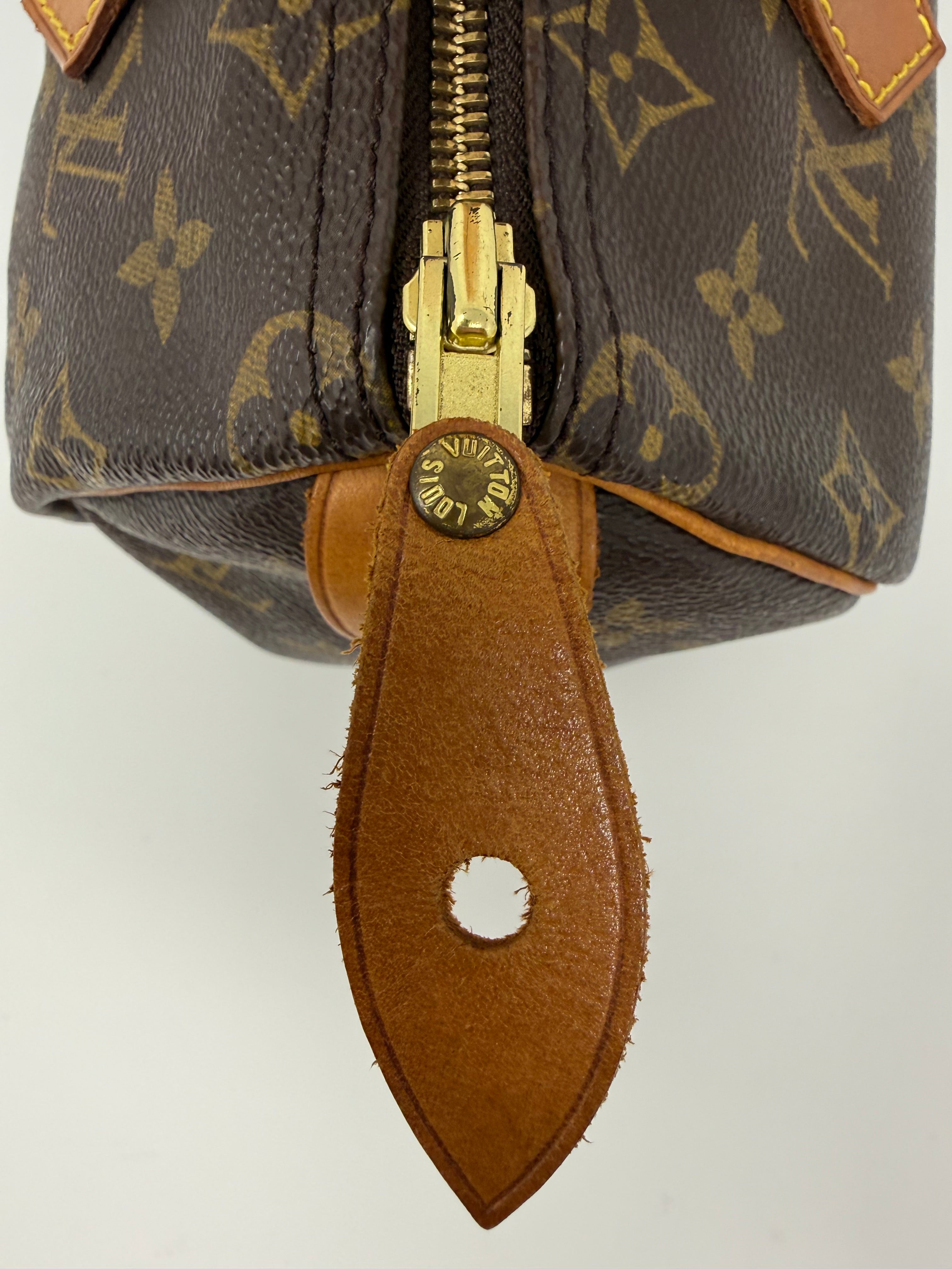Louis Vuitton Speedy 25 ( Vintage 2001) – Classic Monogram