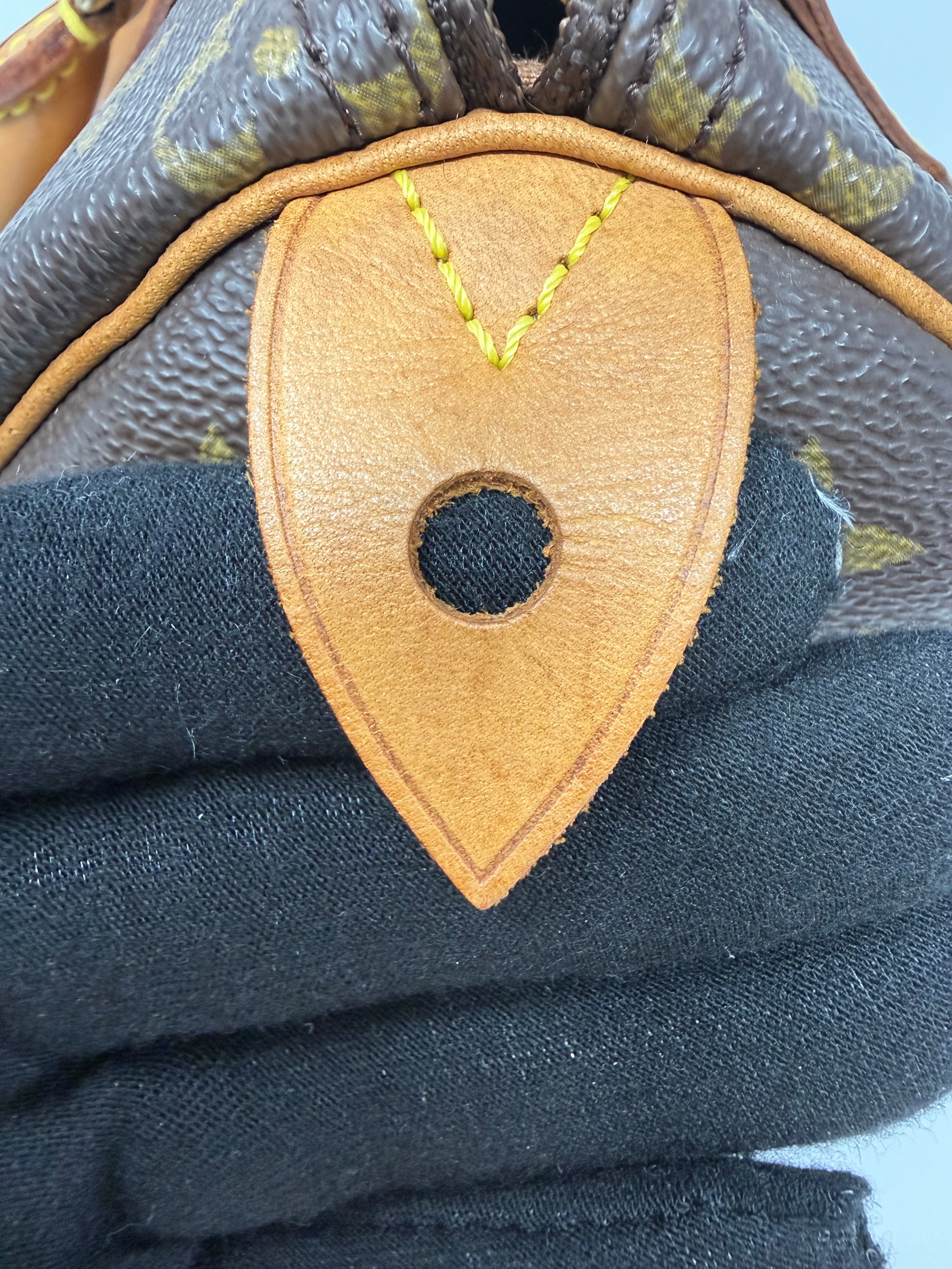 Louis Vuitton Speedy 25 ( Vintage 2001) – Classic Monogram
