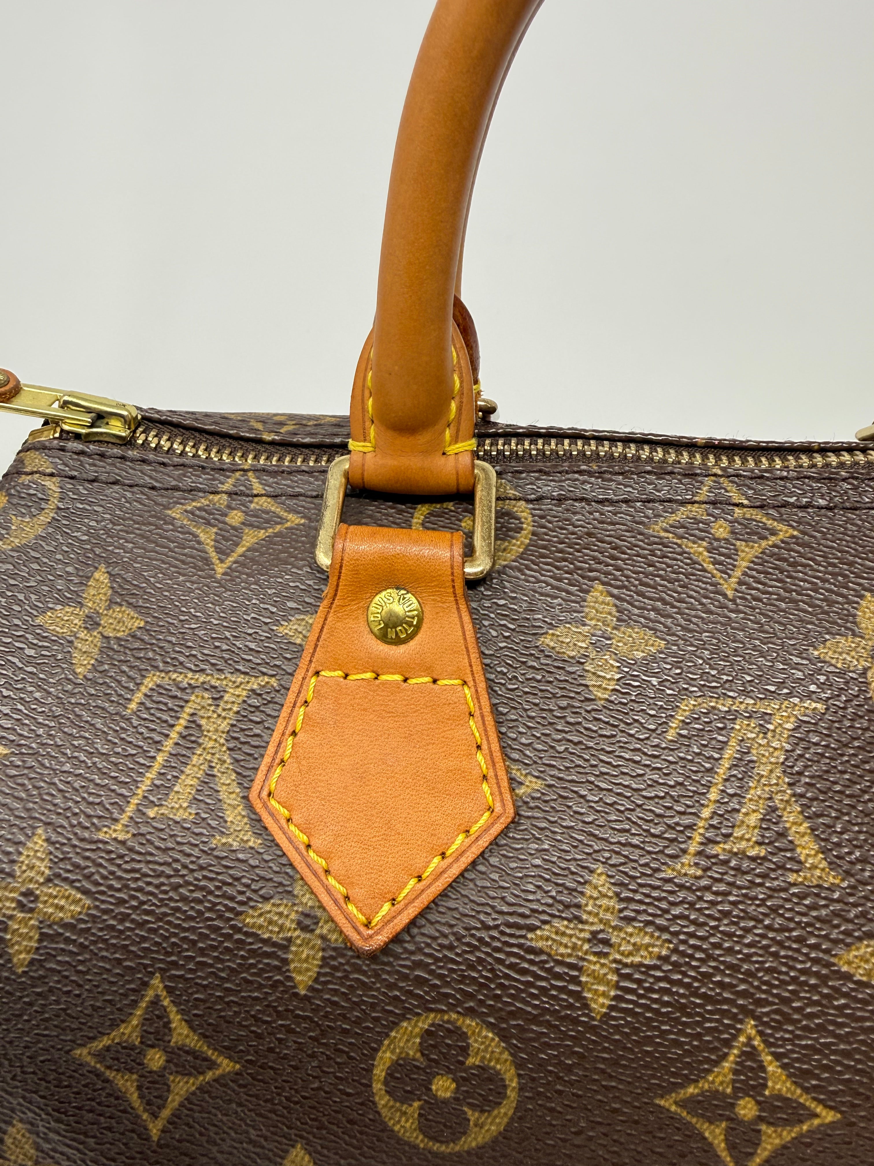 Louis Vuitton Speedy 25 ( Vintage 2001) – Classic Monogram