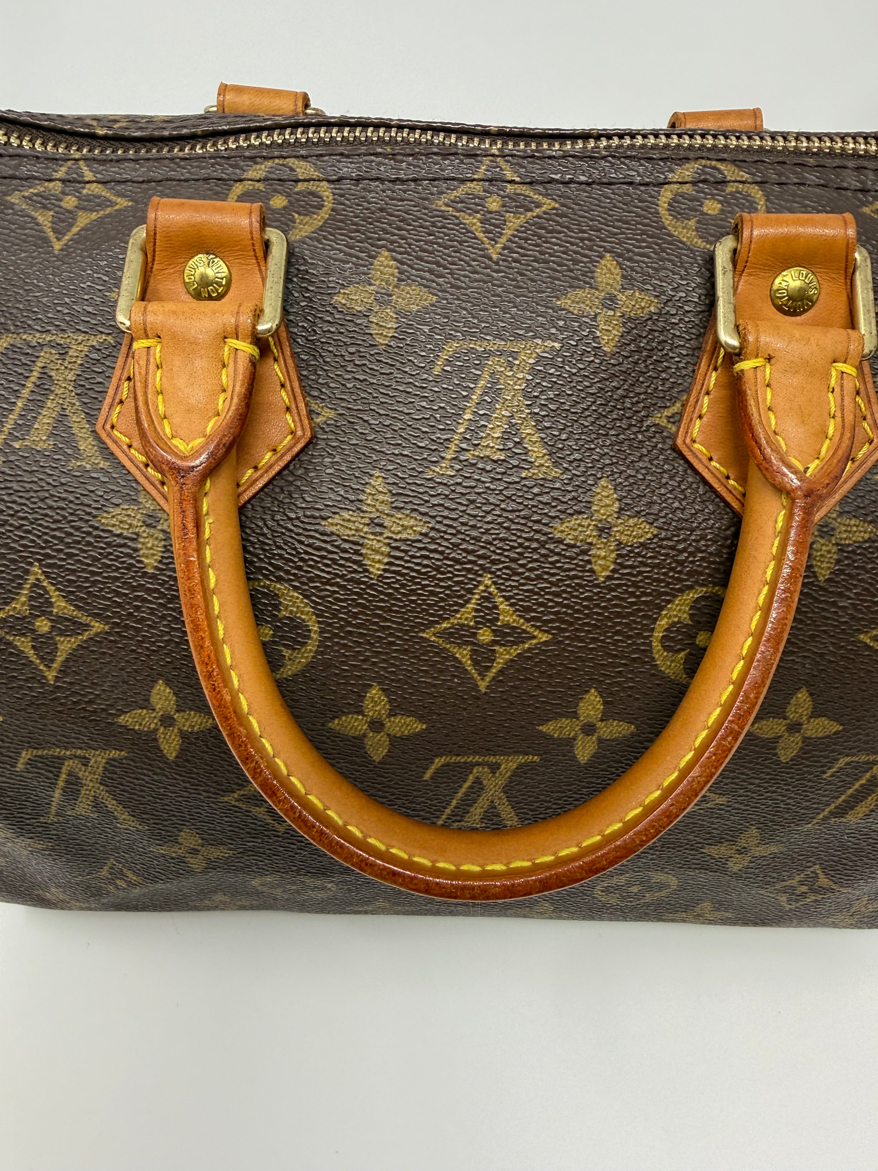 Louis Vuitton Speedy 25 ( Vintage 2001) – Classic Monogram