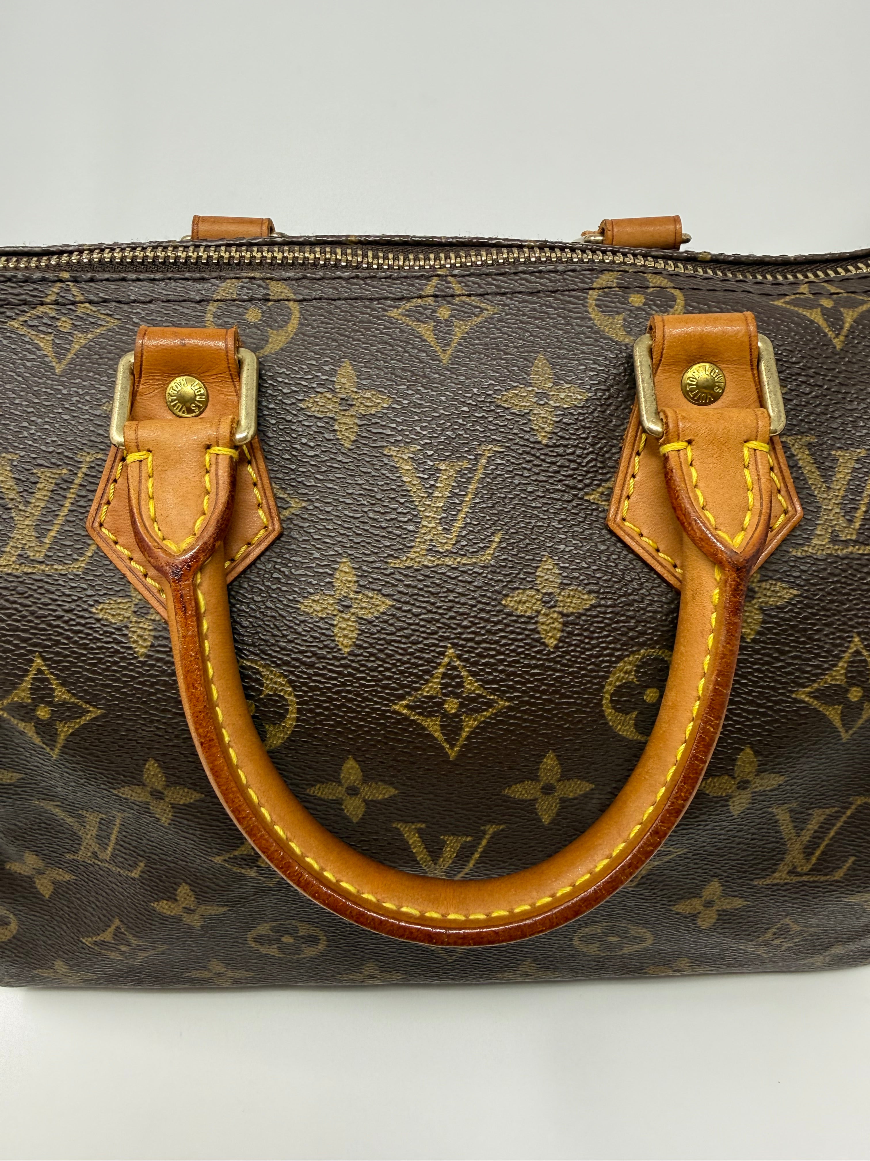 Louis Vuitton Speedy 25 ( Vintage 2001) – Classic Monogram