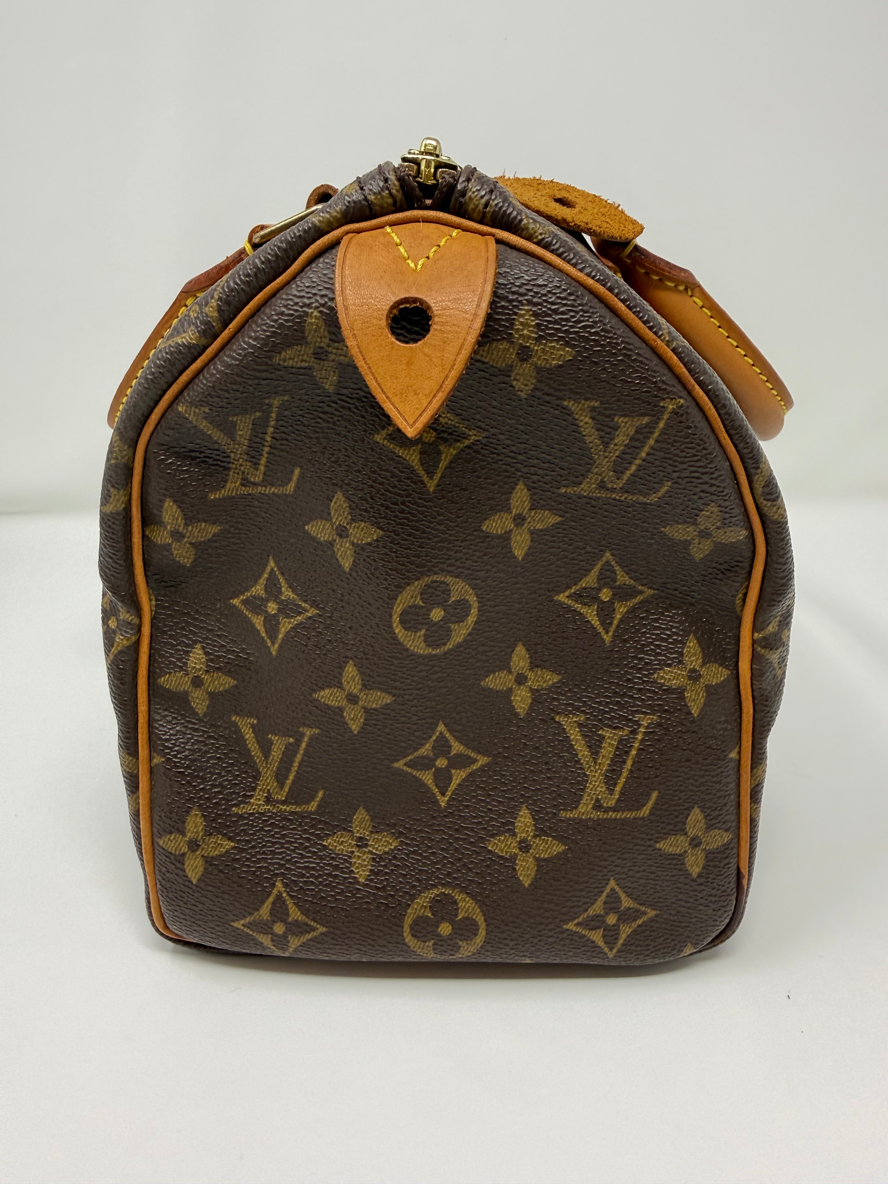Louis Vuitton Speedy 25 ( Vintage 2001) – Classic Monogram