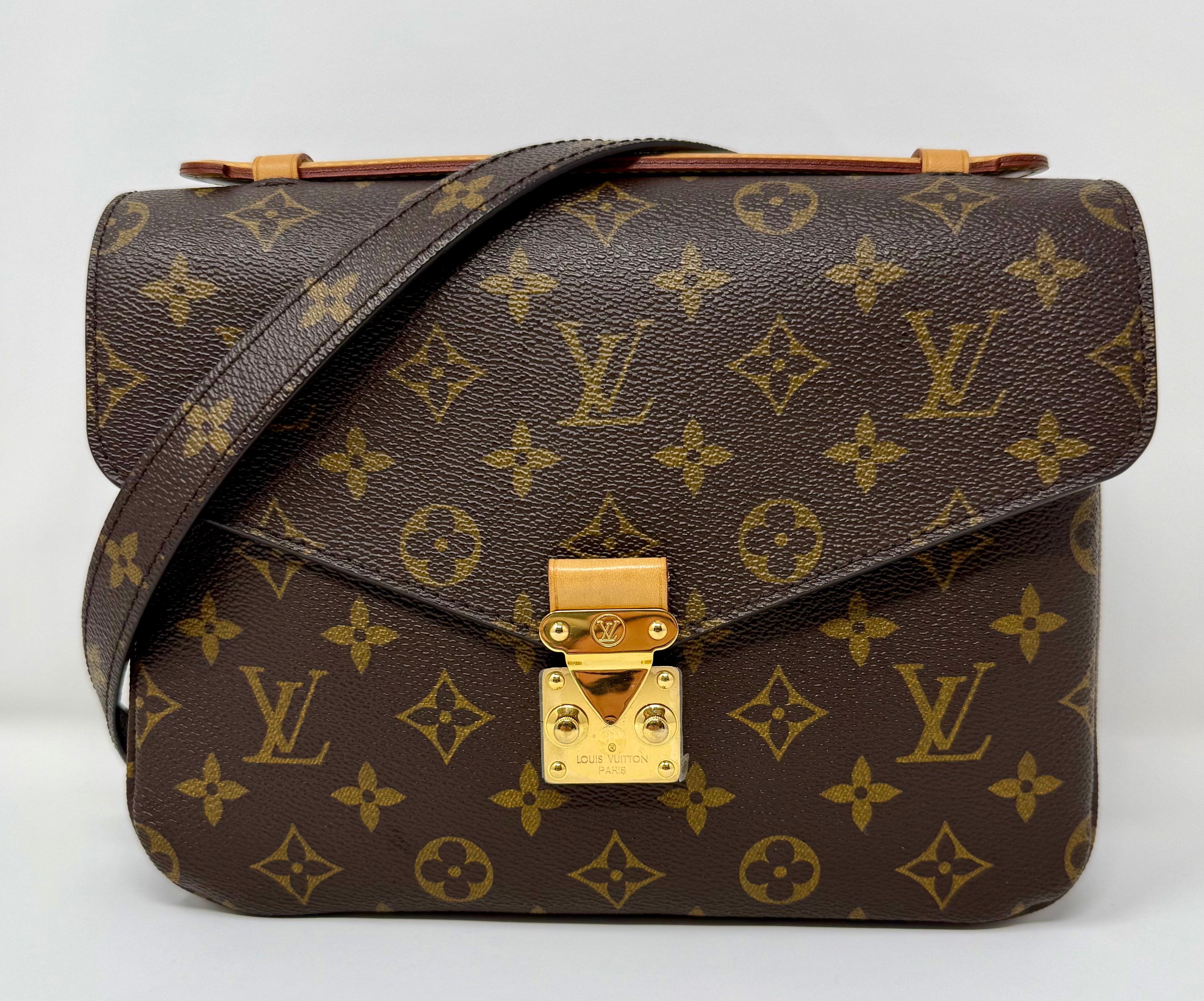 Louis Vuitton Pochette Métis – Monogram Canvas, Gold Hardware, Full Set, Nearly New