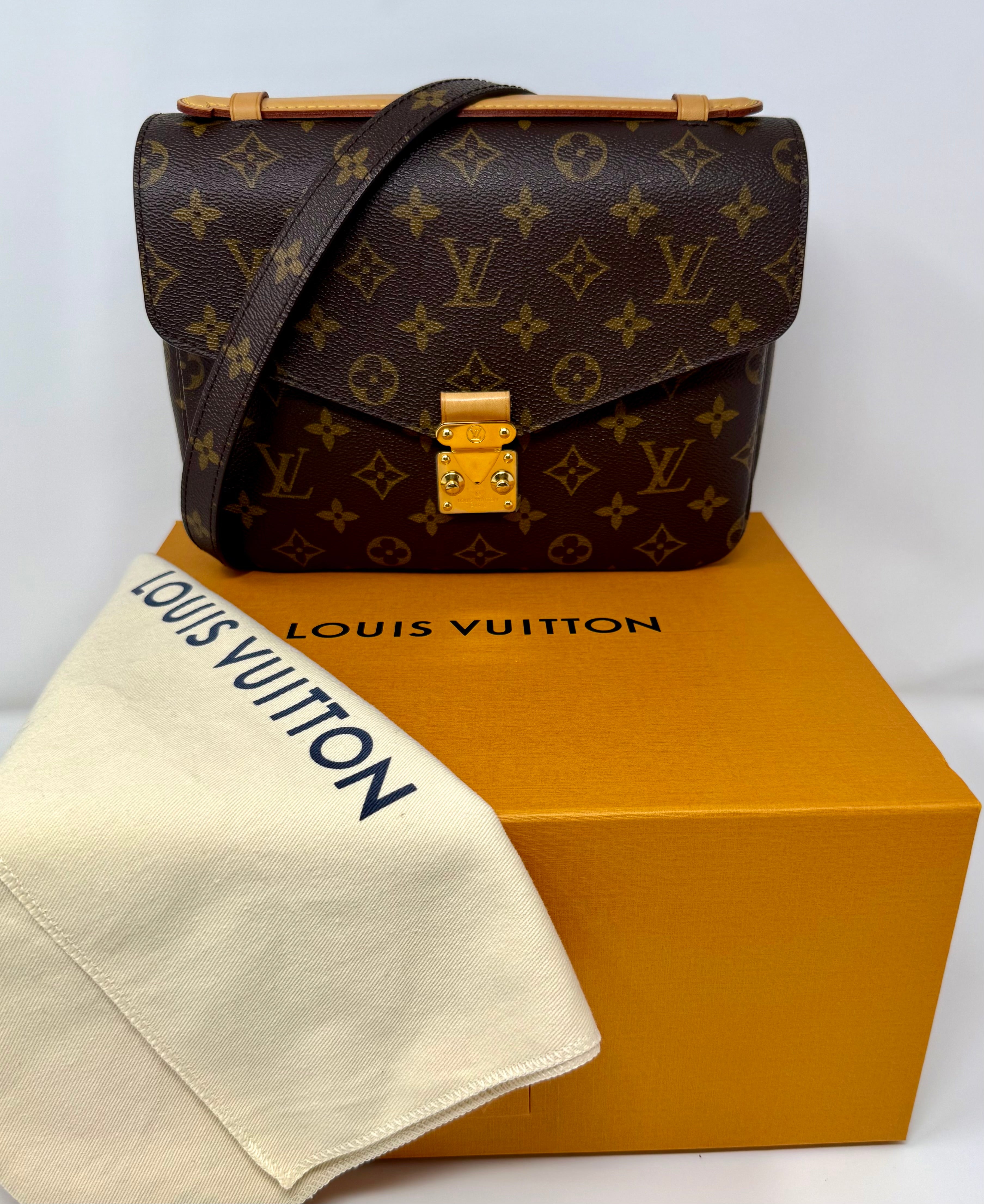Louis Vuitton Pochette Métis – Monogram Canvas, Gold Hardware, Full Set, Nearly New