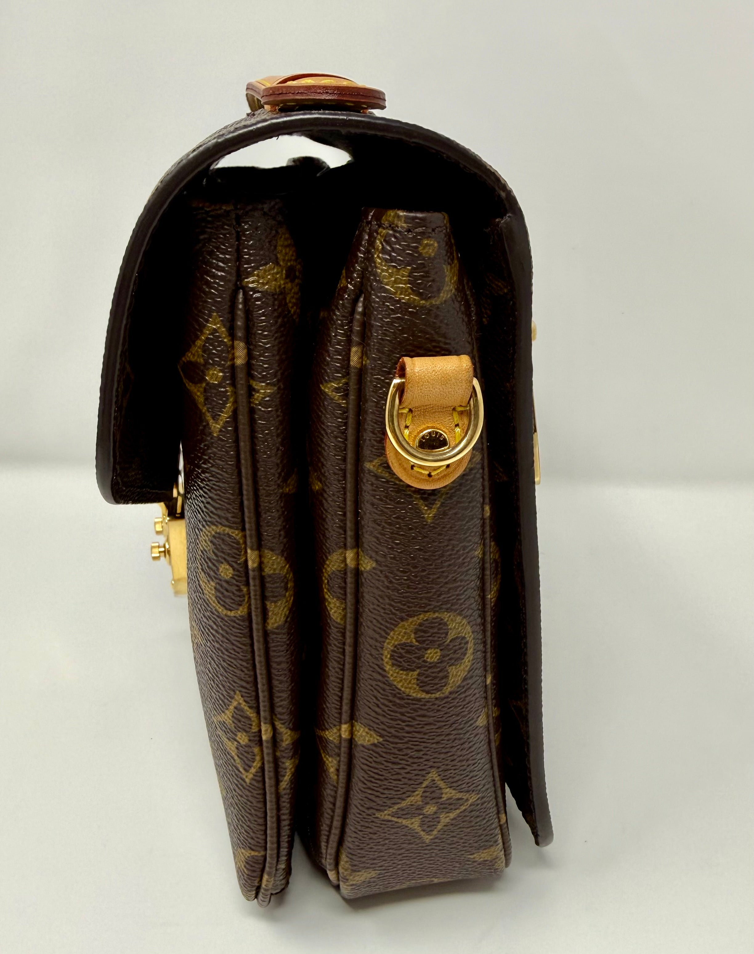Louis Vuitton Pochette Métis – Monogram Canvas, Gold Hardware, Full Set, Nearly New