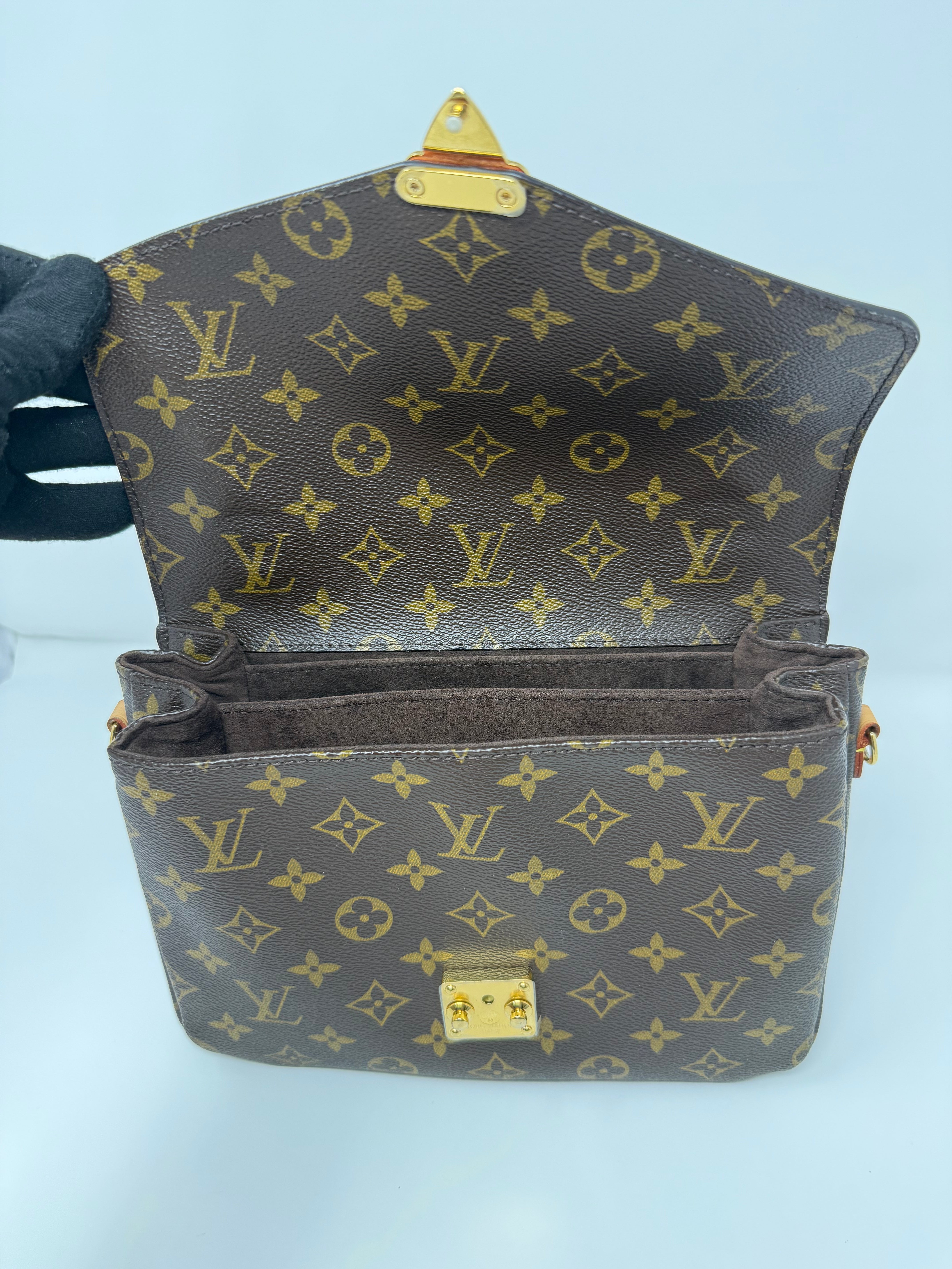Louis Vuitton Pochette Métis – Monogram Canvas, Gold Hardware, Full Set, Nearly New