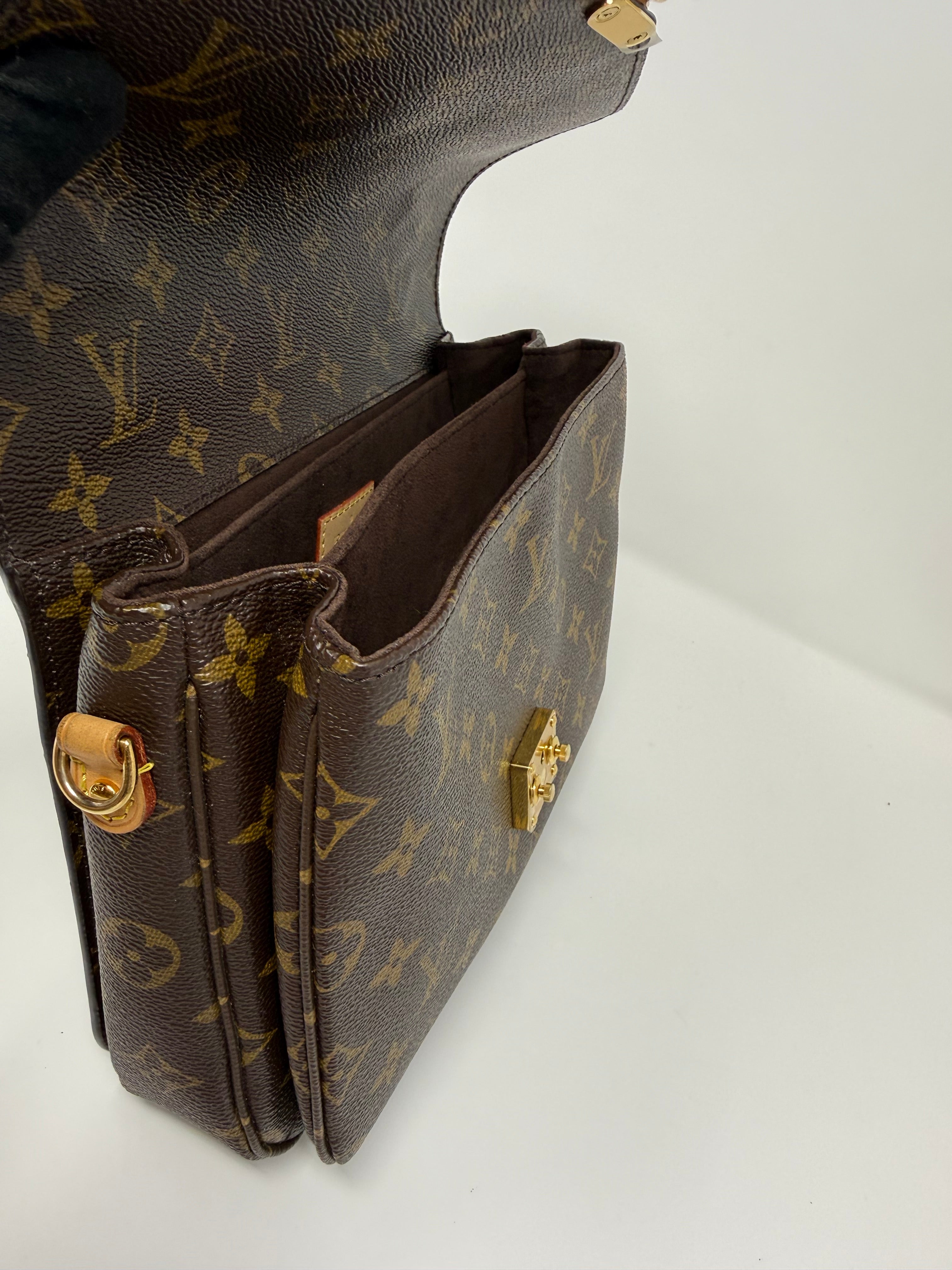 Louis Vuitton Pochette Métis – Monogram Canvas, Gold Hardware, Full Set, Nearly New