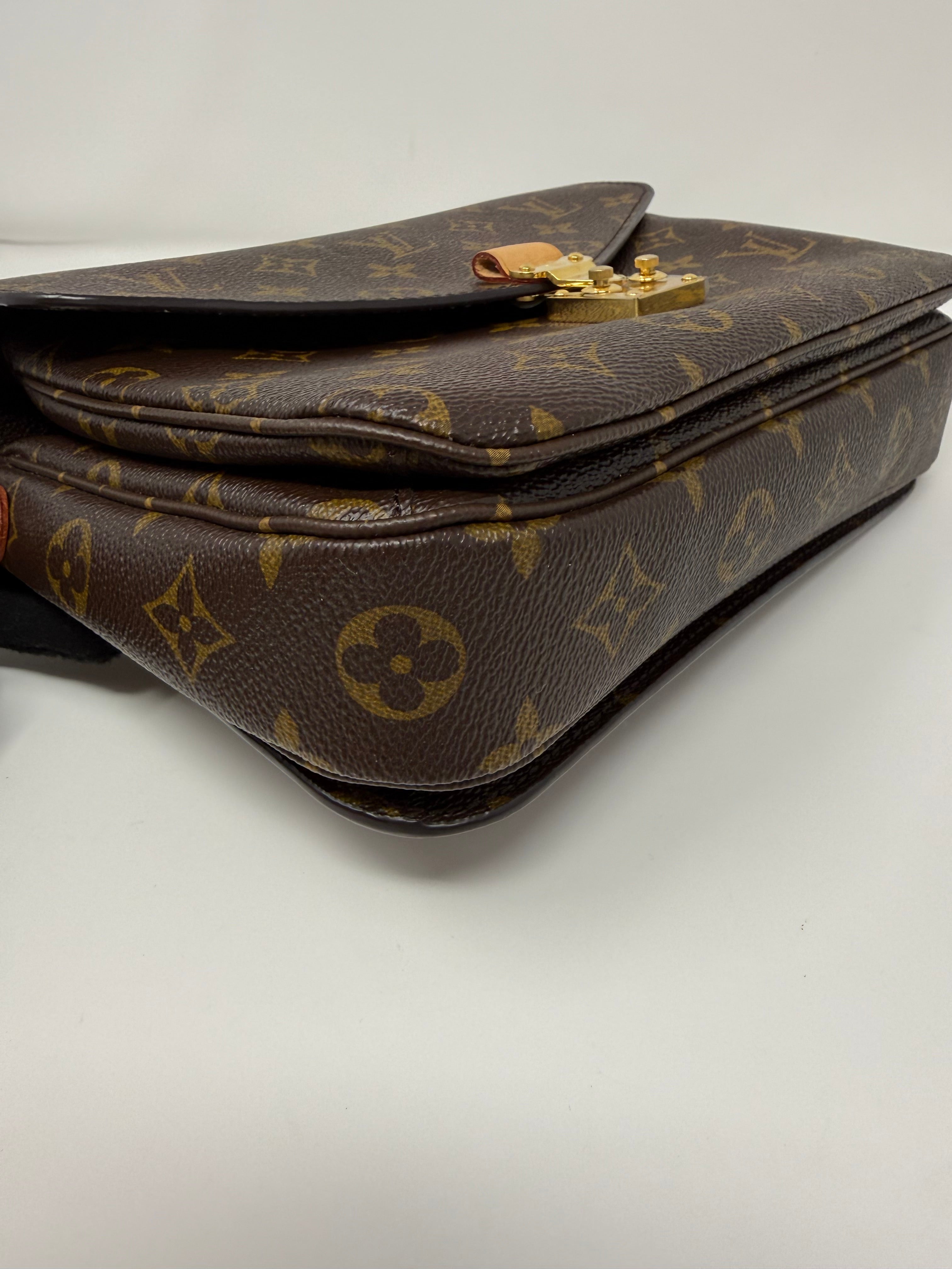 Louis Vuitton Pochette Métis – Monogram Canvas, Gold Hardware, Full Set, Nearly New