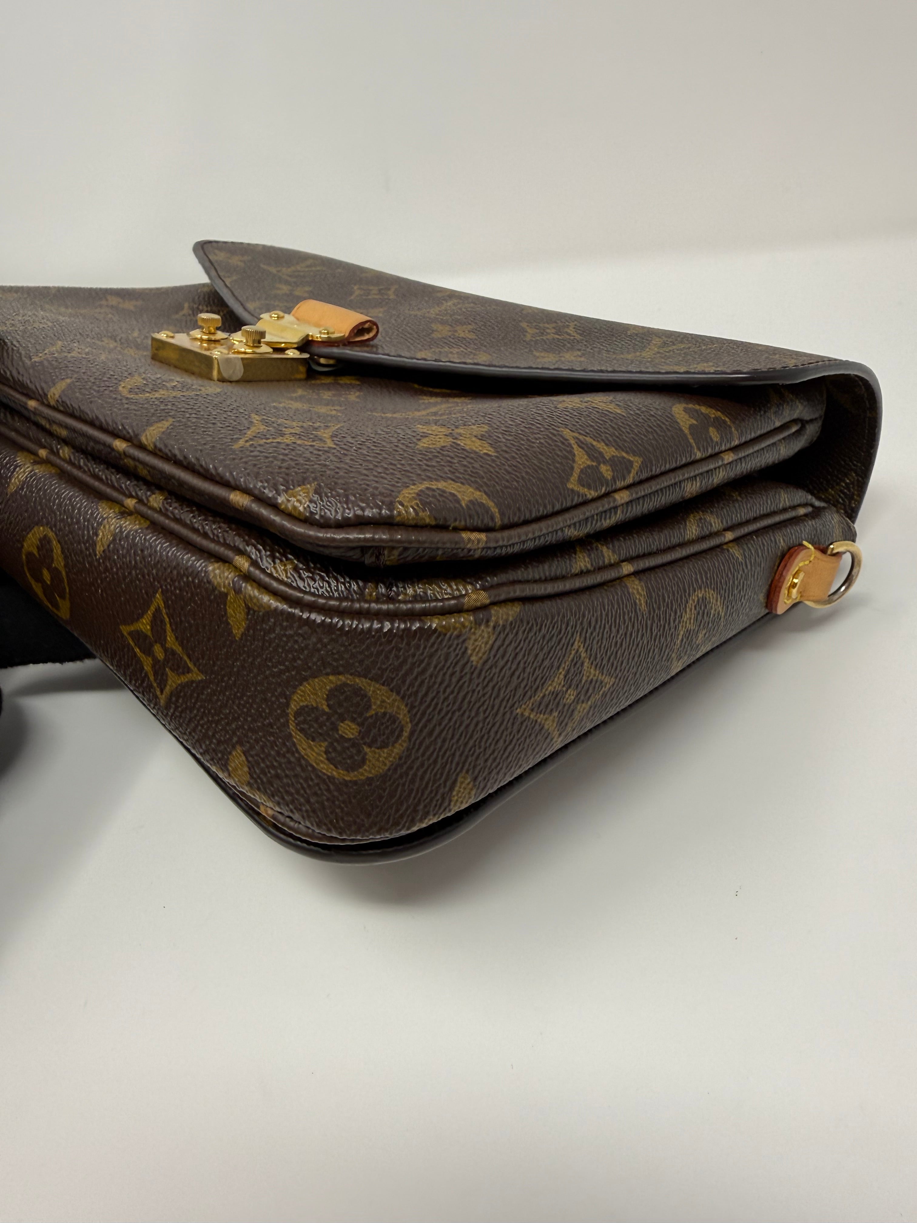 Louis Vuitton Pochette Métis – Monogram Canvas, Gold Hardware, Full Set, Nearly New