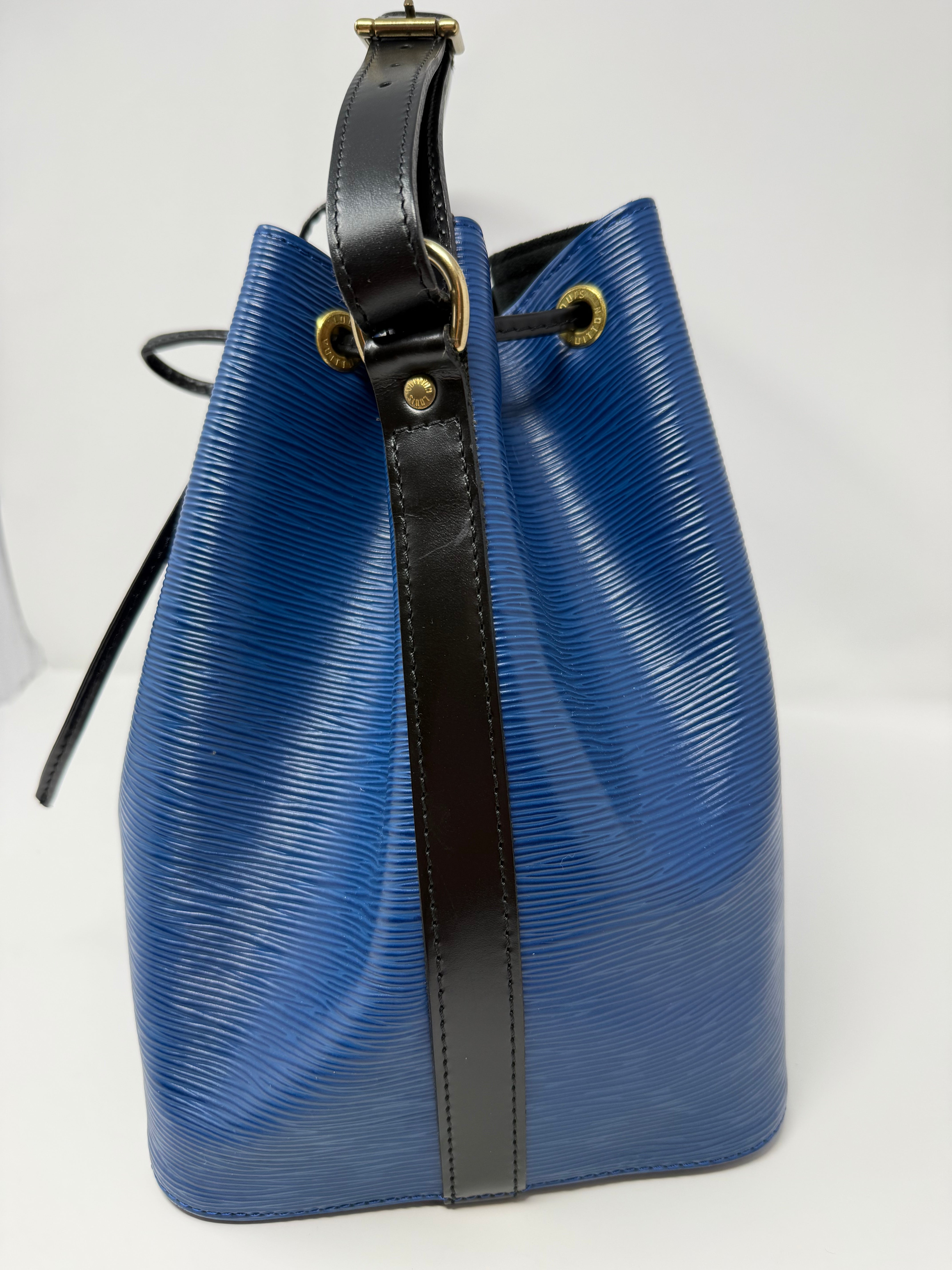 Louis Vuitton Noé PM, Blue Epi Leather Bucket Bag | Vintage 1994 France