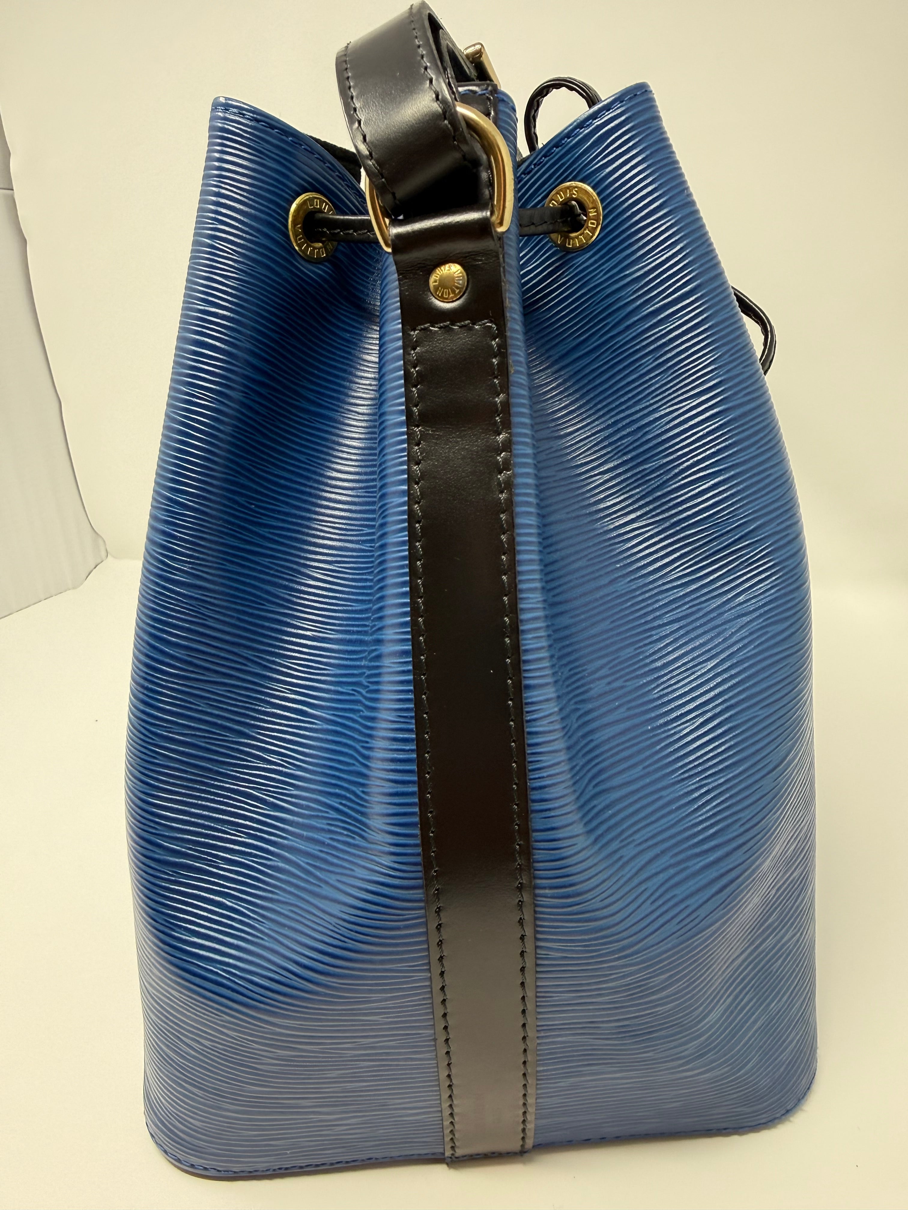 Louis Vuitton Noé PM, Blue Epi Leather Bucket Bag | Vintage 1994 France