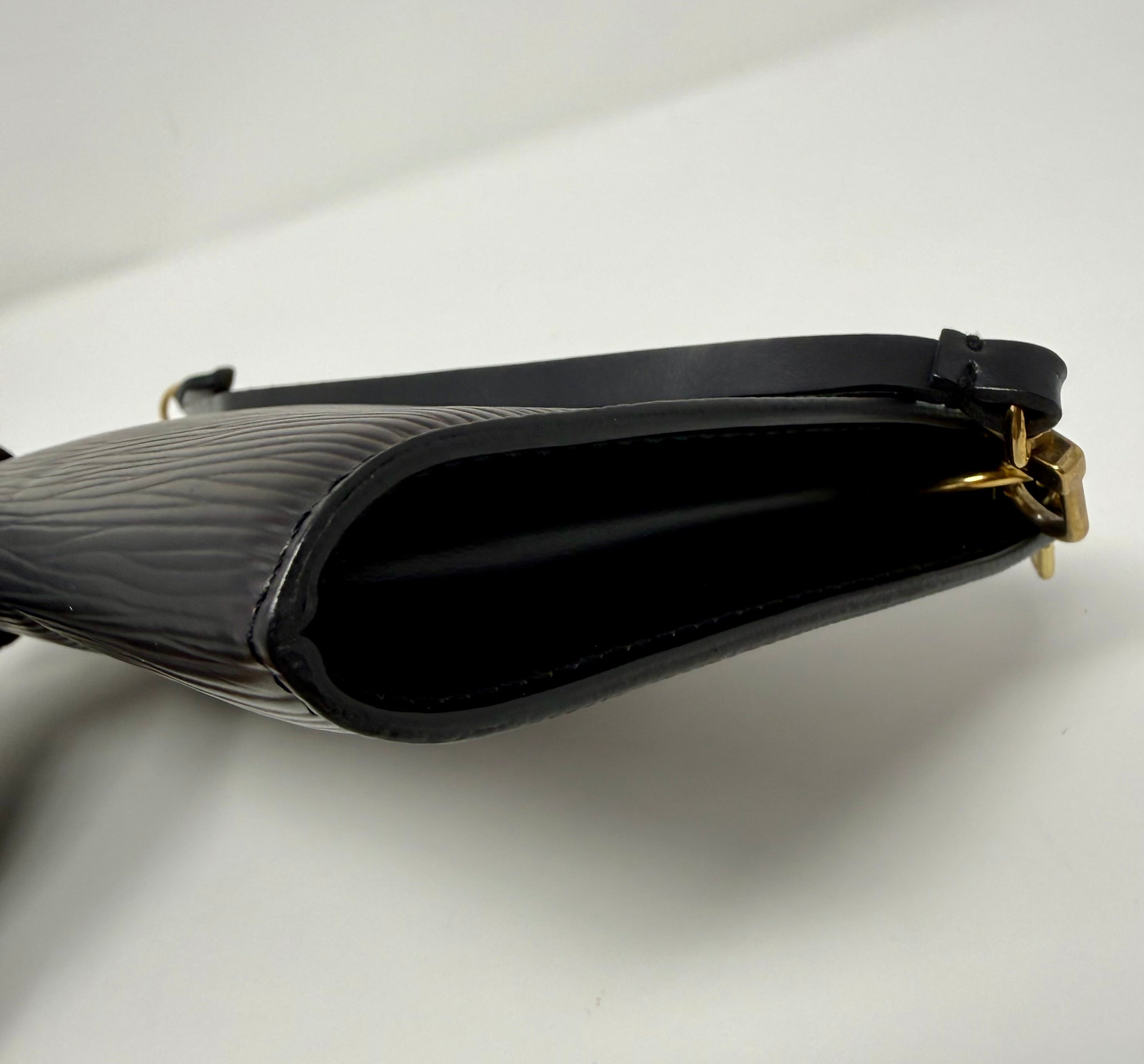 Louis Vuitton Black Epi Pochette Accessoires Shoulder Bag | AR0090 | Year 2000