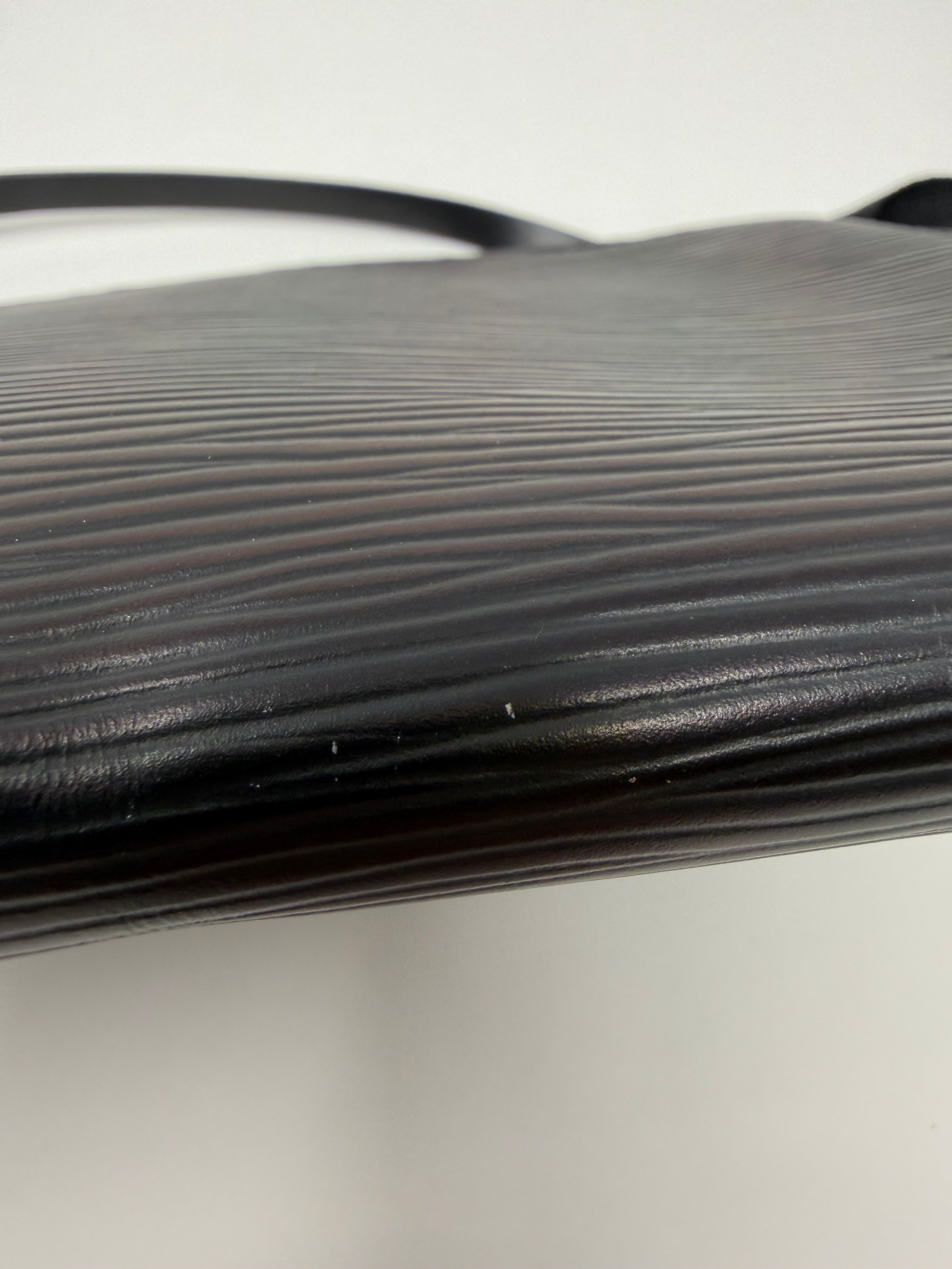 Louis Vuitton Black Epi Pochette Accessoires Shoulder Bag | AR0090 | Year 2000