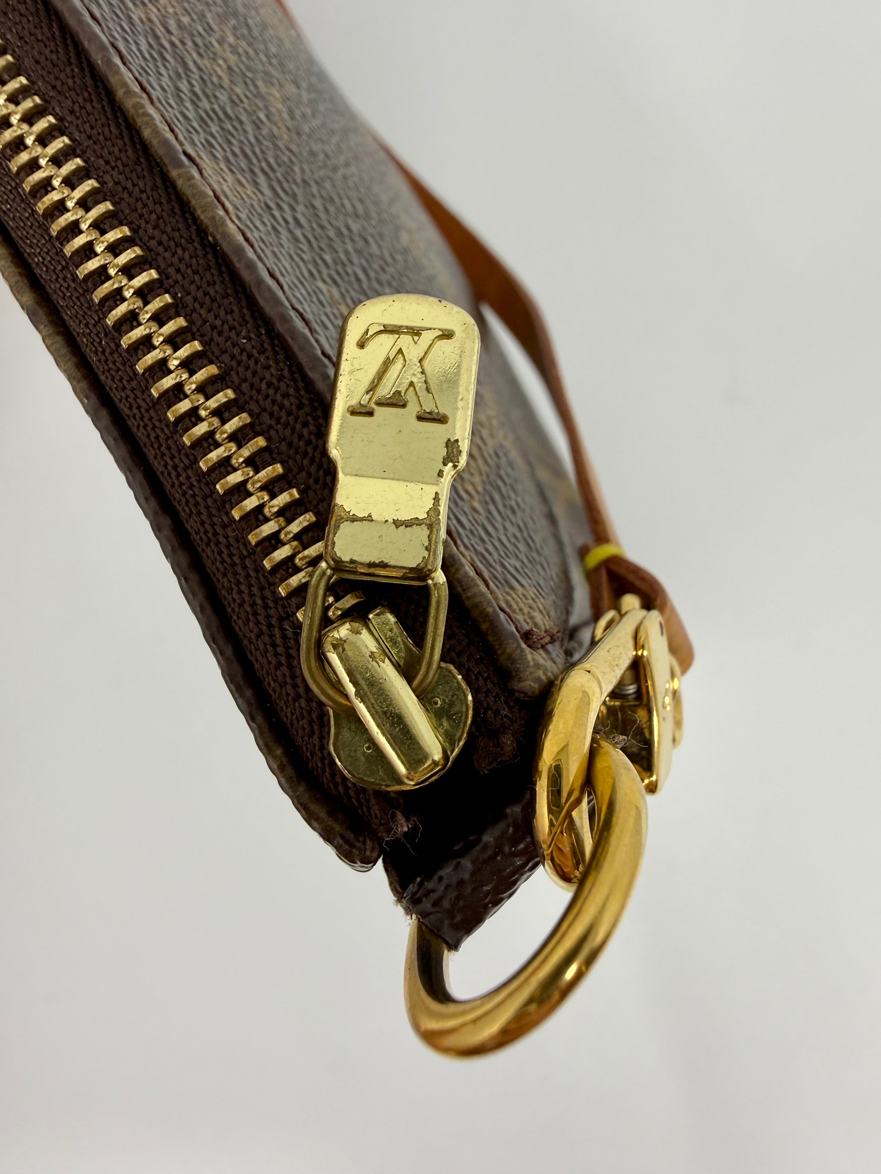 Louis Vuitton Pochette Accessoires Monogram Canvas Shoulder Bag | VI1001 | Year 2001