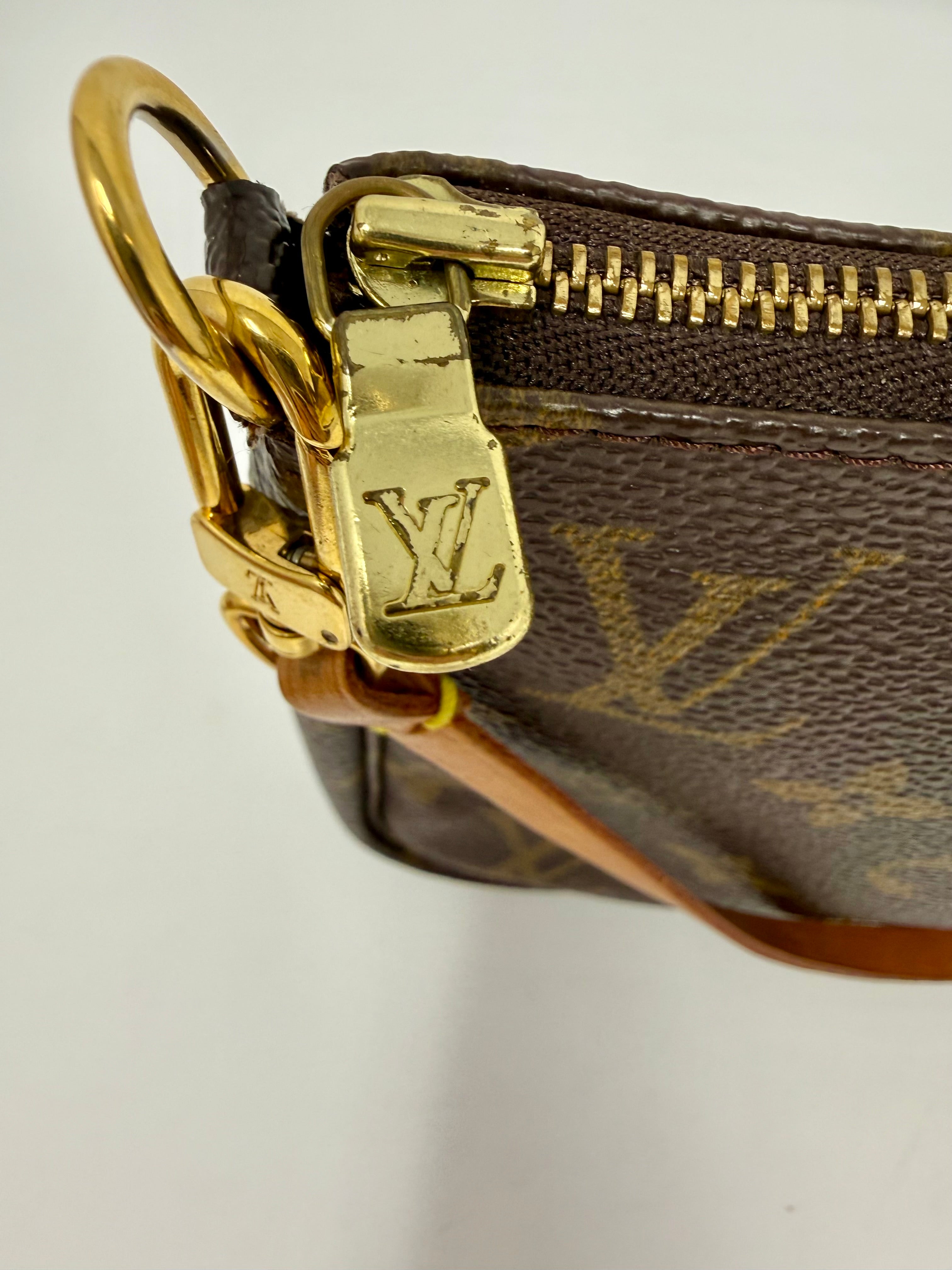 Louis Vuitton Pochette Accessoires Monogram Canvas Shoulder Bag | VI1001 | Year 2001