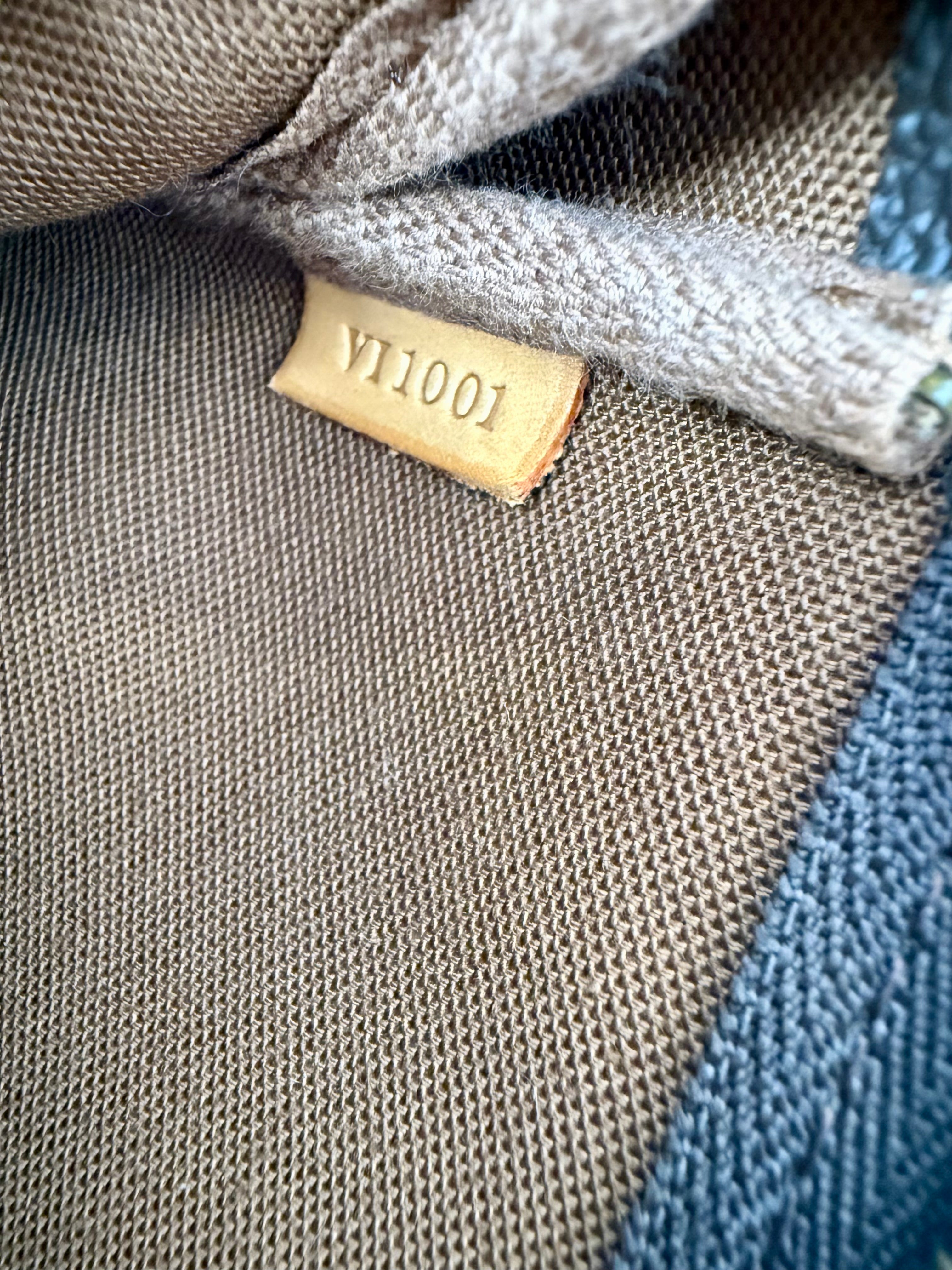 Louis Vuitton Pochette Accessoires Monogram Canvas Shoulder Bag | VI1001 | Year 2001