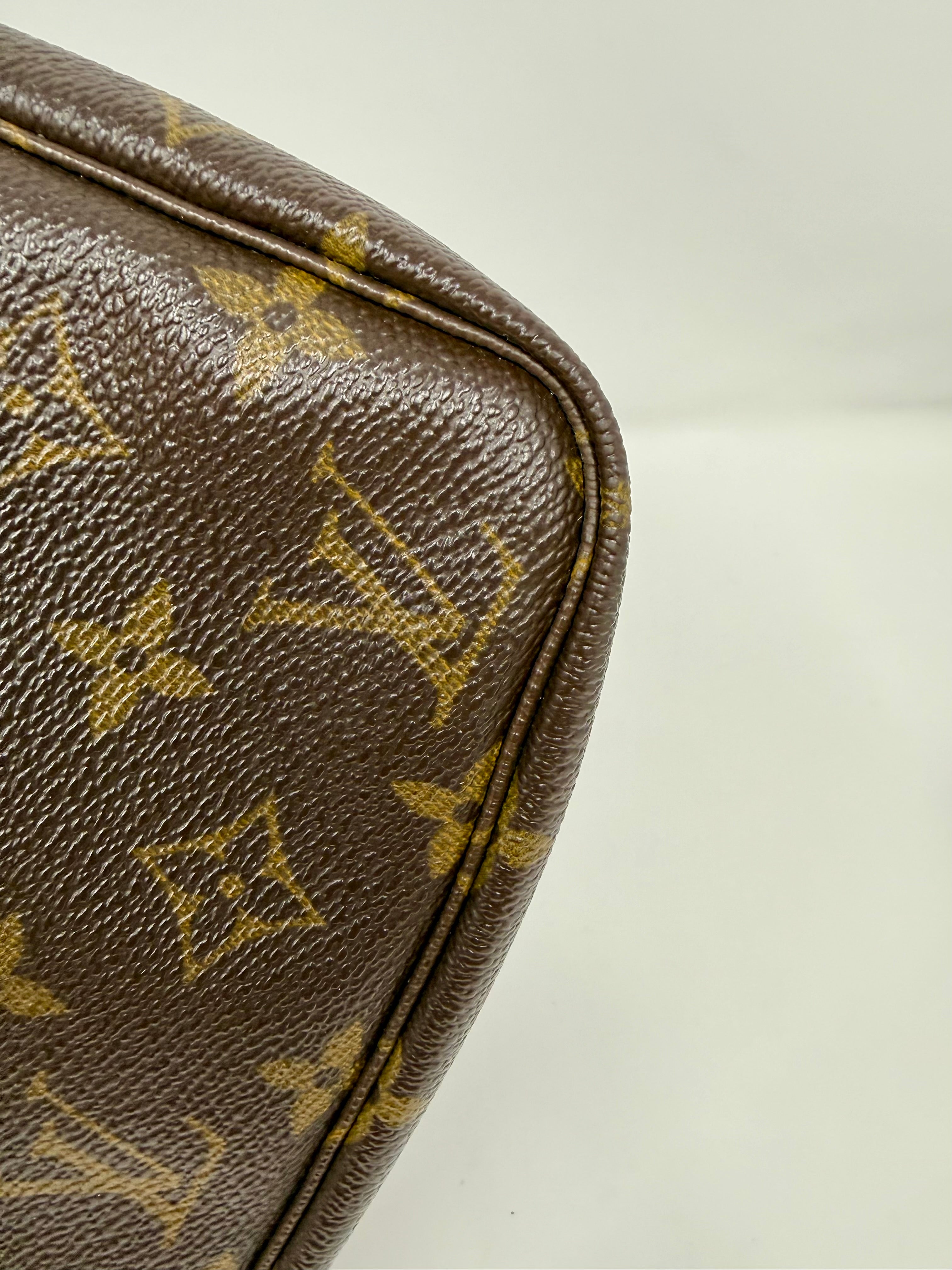 Louis Vuitton Pochette Accessoires Monogram Canvas Shoulder Bag | VI1001 | Year 2001
