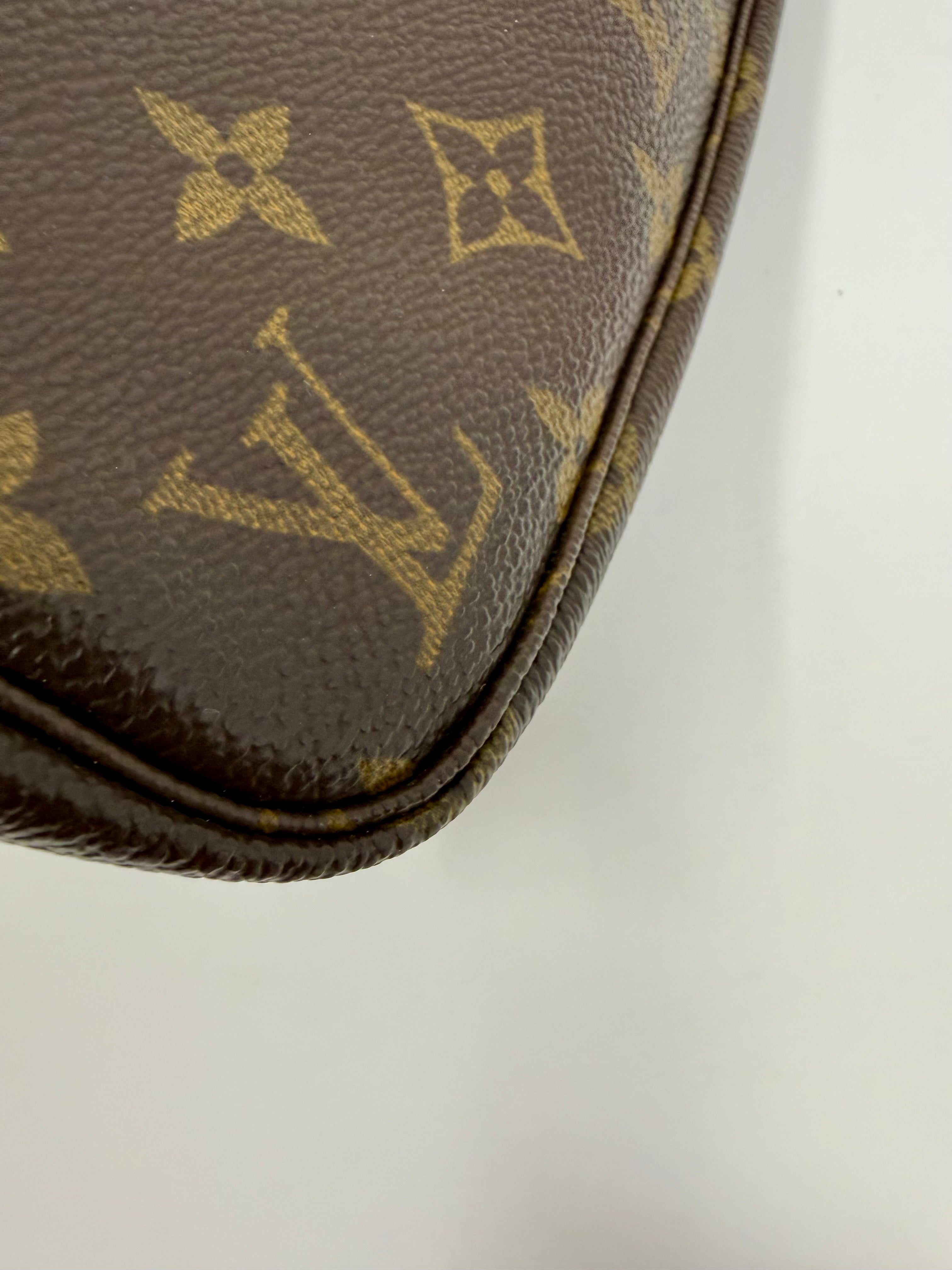 Louis Vuitton Pochette Accessoires Monogram Canvas Shoulder Bag | VI1001 | Year 2001
