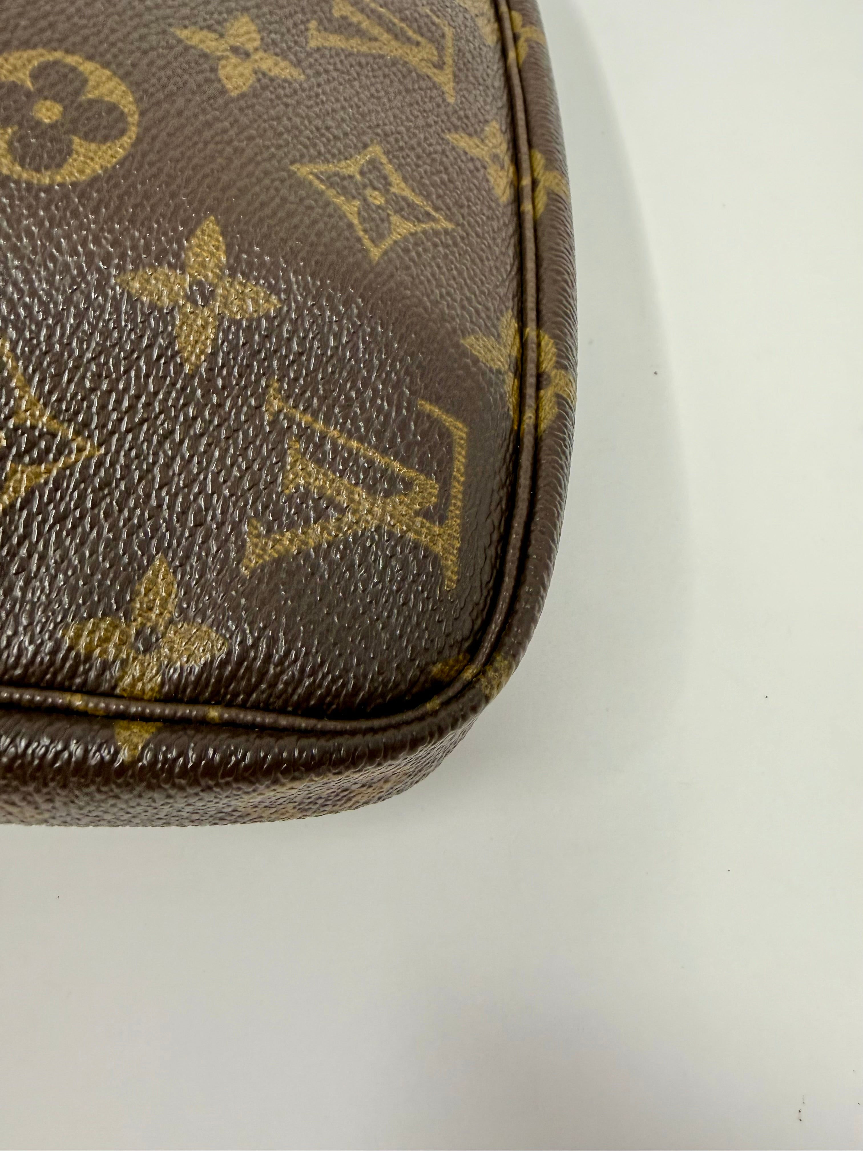 Louis Vuitton Pochette Accessoires Monogram Canvas Shoulder Bag | VI1001 | Year 2001
