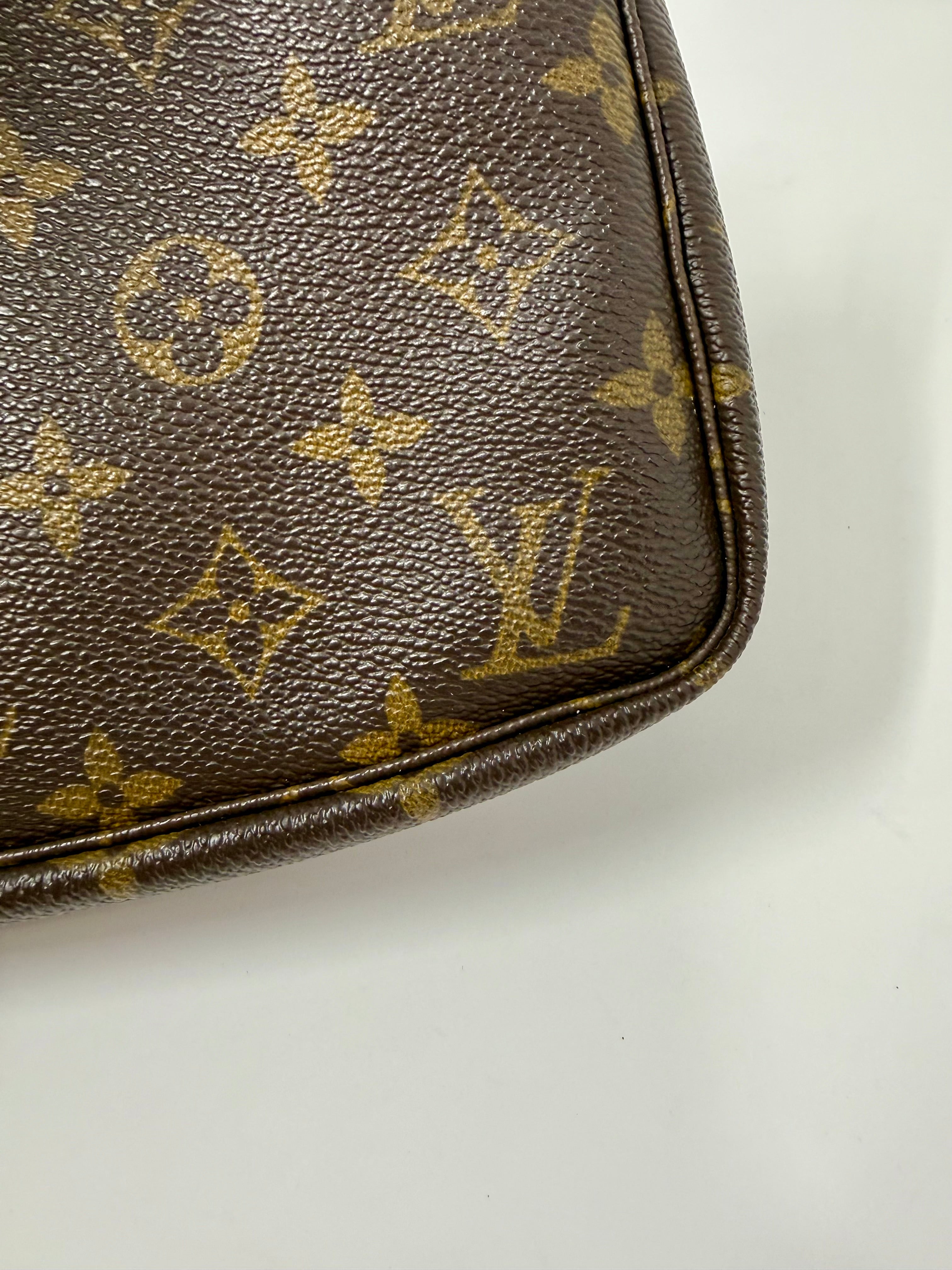 Louis Vuitton Pochette Accessoires Monogram Canvas Shoulder Bag | VI1001 | Year 2001