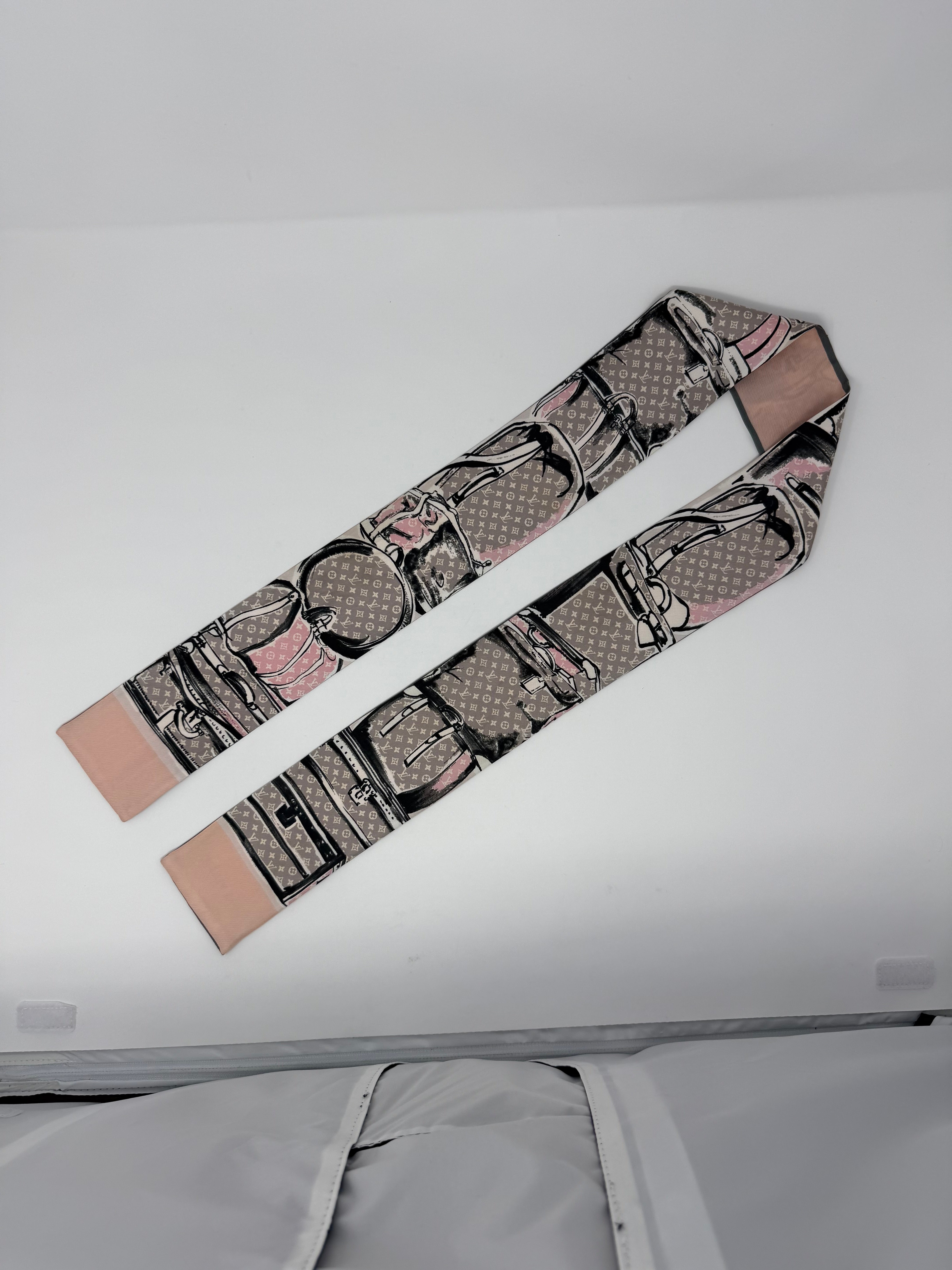 Louis Vuitton Bandeau Trunk Silk Scarf – Rose Poudre M73965