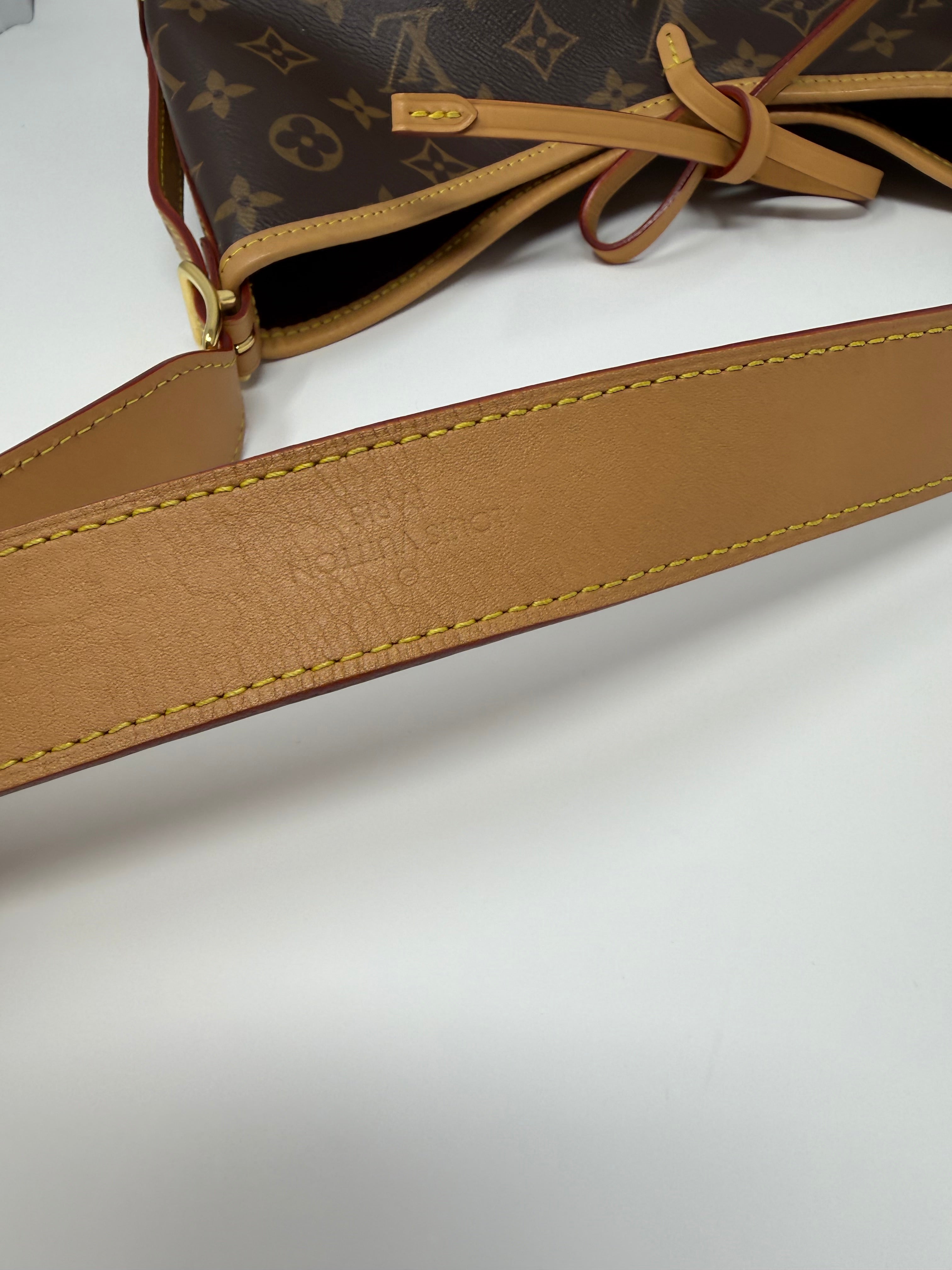 Louis Vuitton Carryall PM